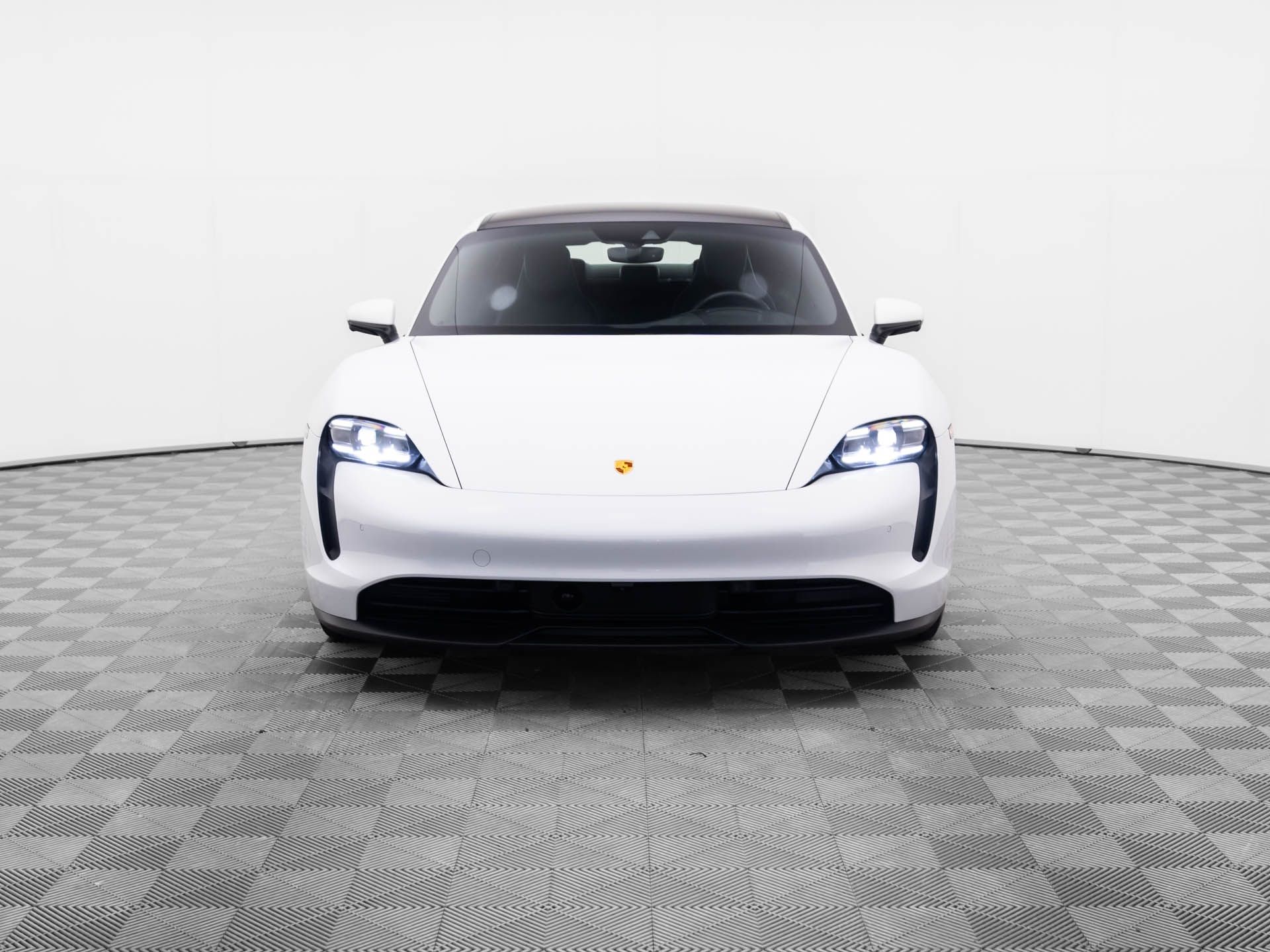 2022 Porsche Taycan  photo
