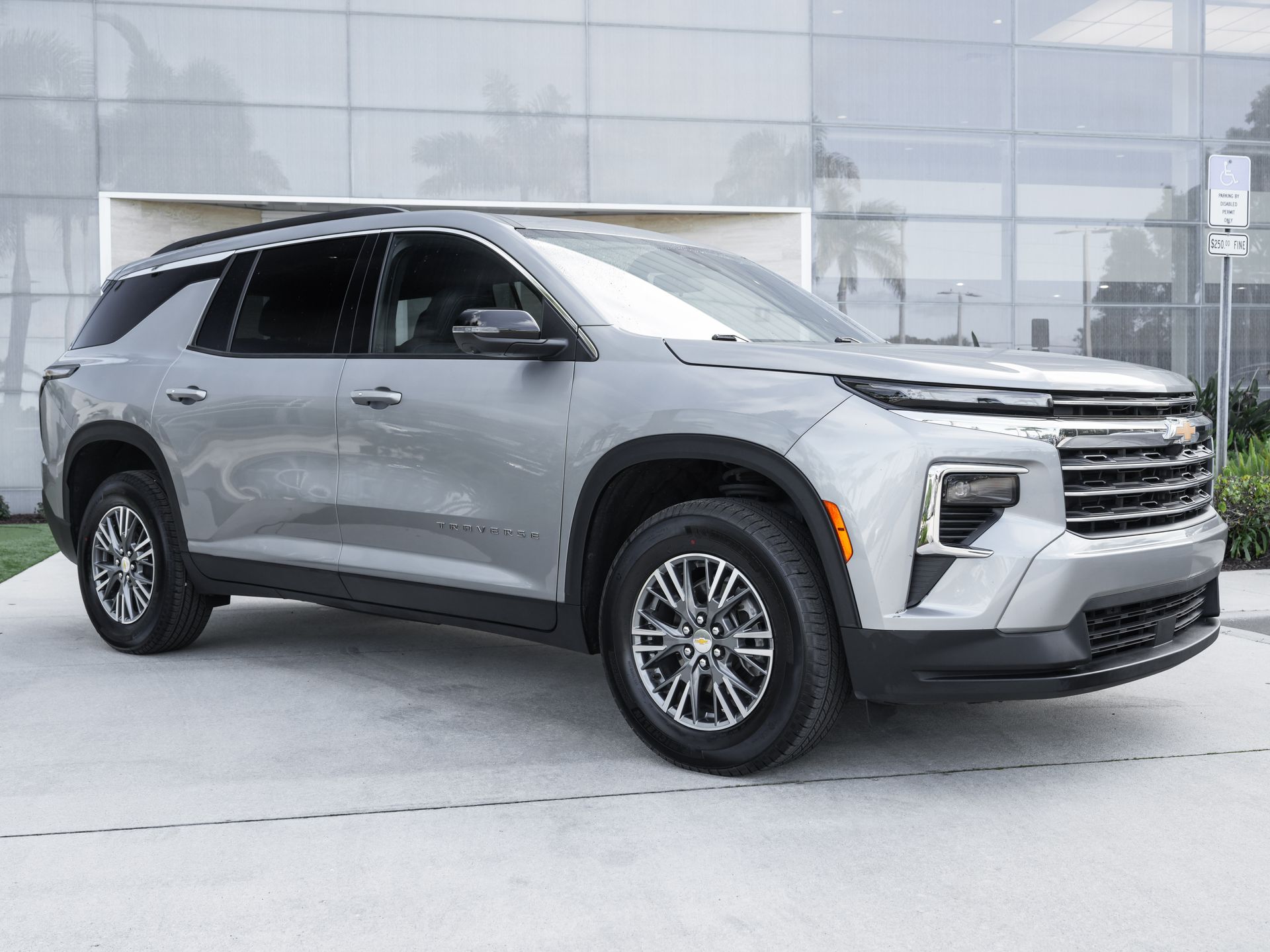 used 2024 Chevrolet Traverse car, priced at $31,500
