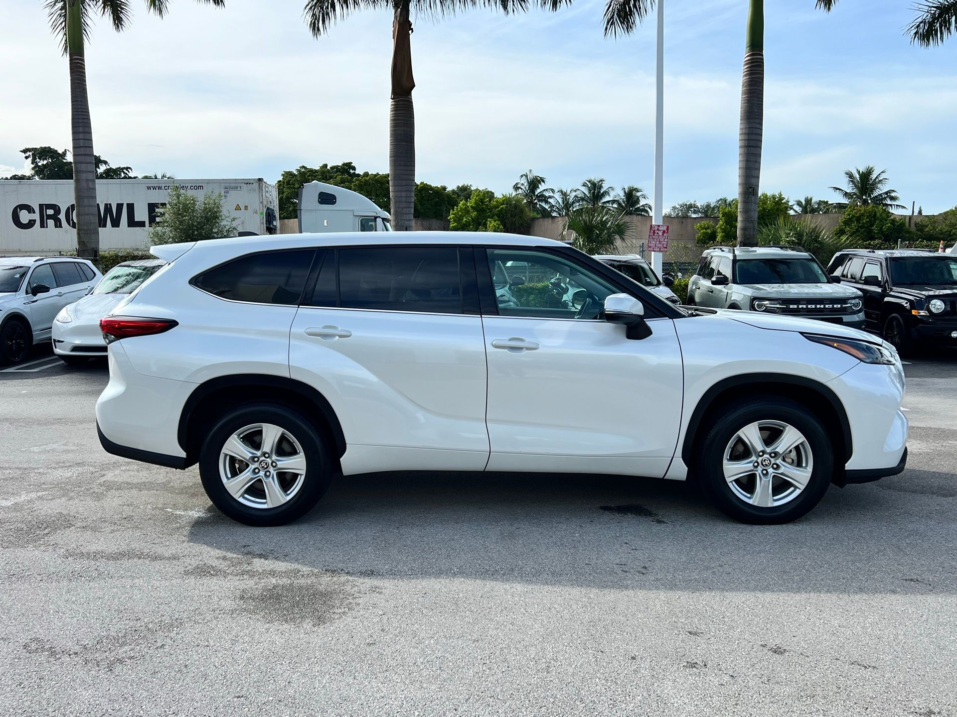 2022 Toyota Highlander LE 24