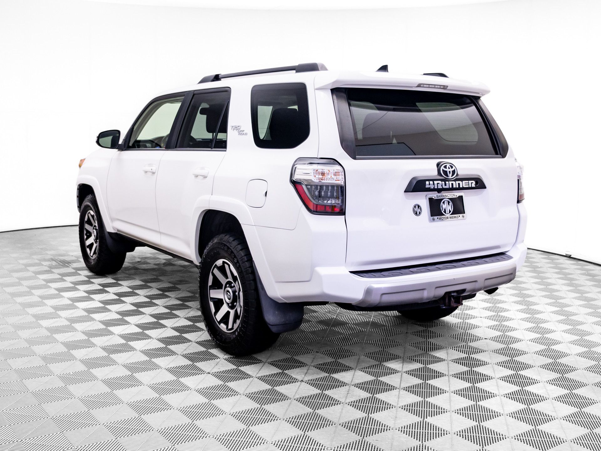 View vehicle photo 3