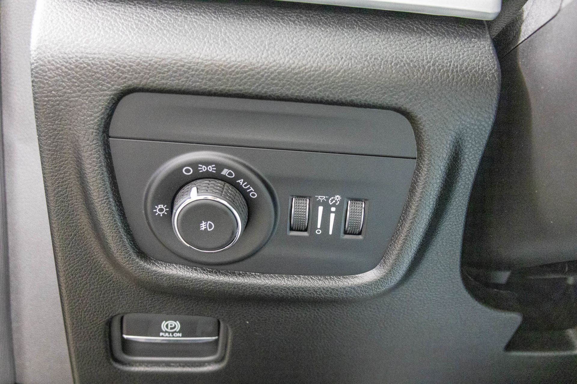 2025 JEEP GRAND CHEROKEE - Image 19