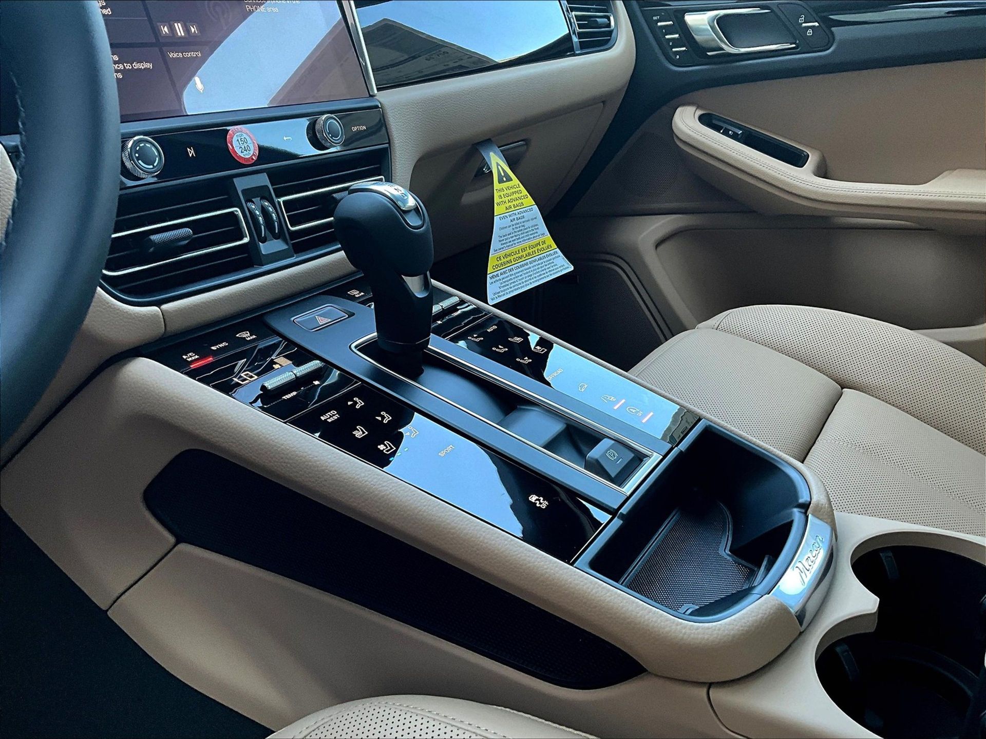 2025 Macan picture #16