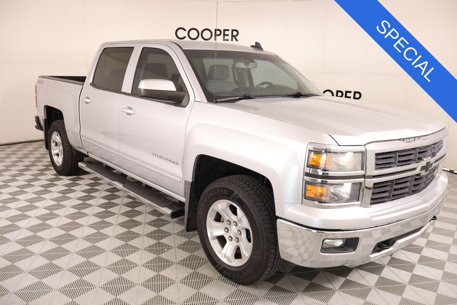 Silver Ice Metallic 2015 Chevrolet Silverado 1500 Pickup Truck Four-Wheel Drive 6-Speed Automatic Overdrive