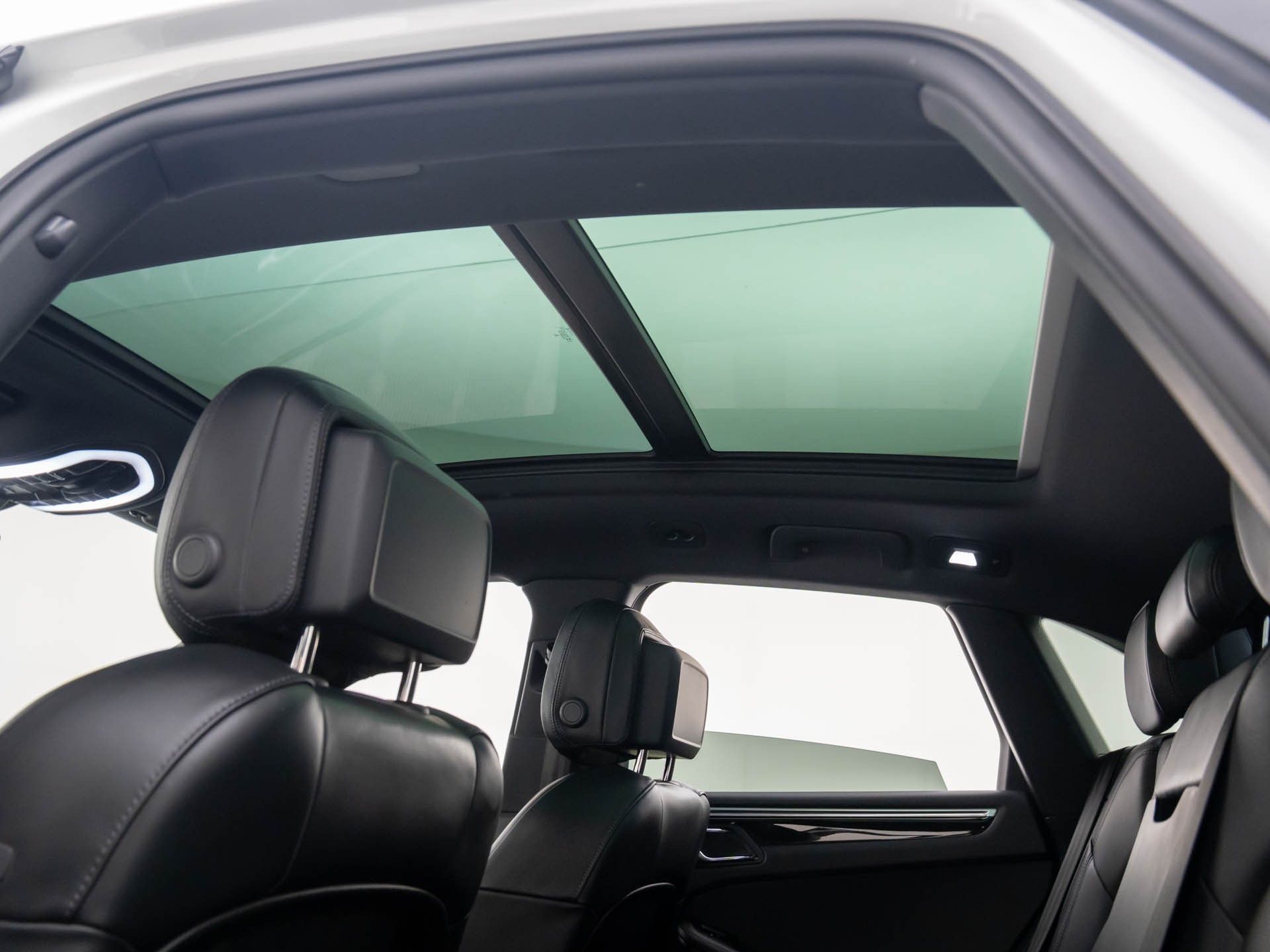 2023 Porsche Macan photo