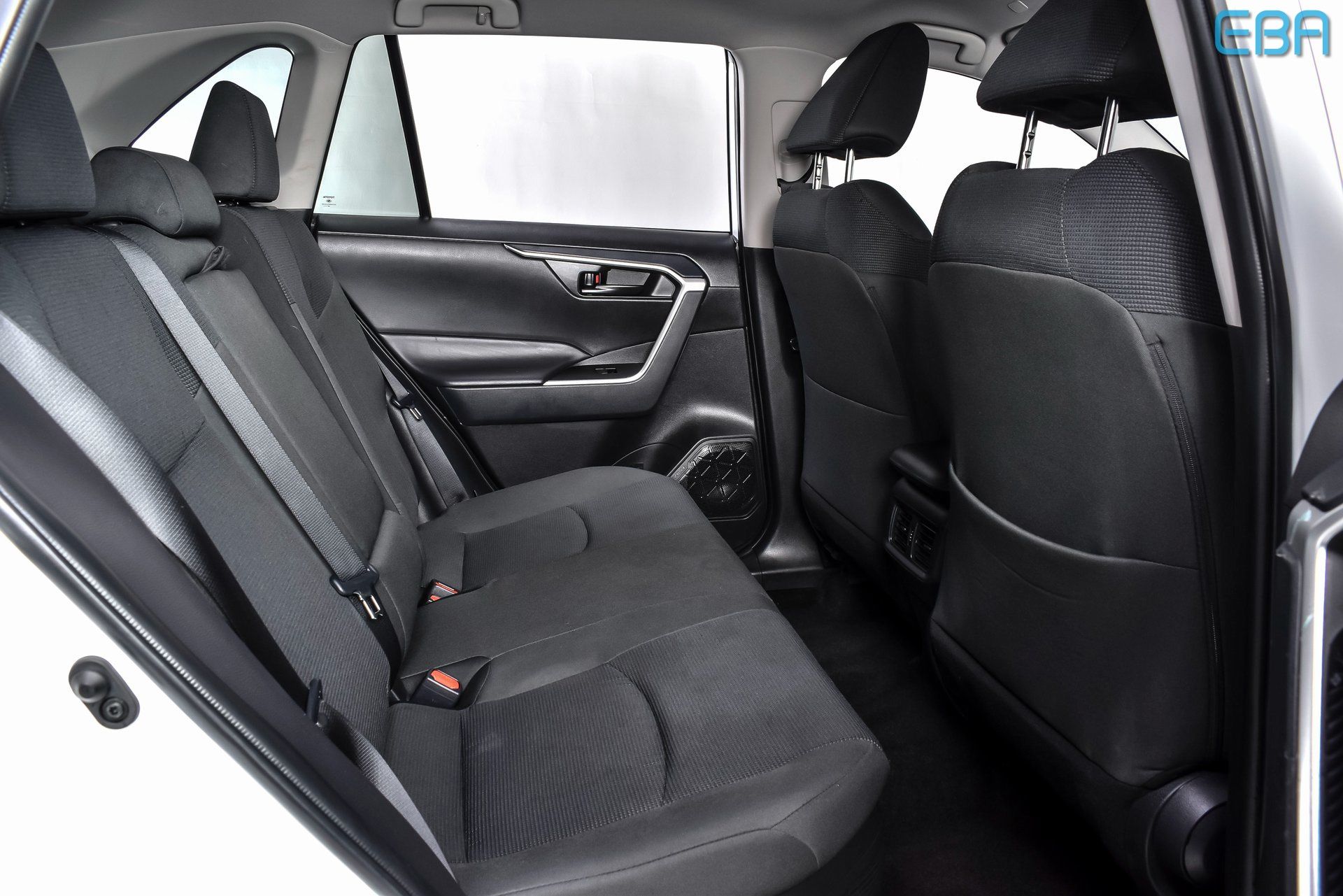 2025 Toyota RAV4 LE - Photo 24