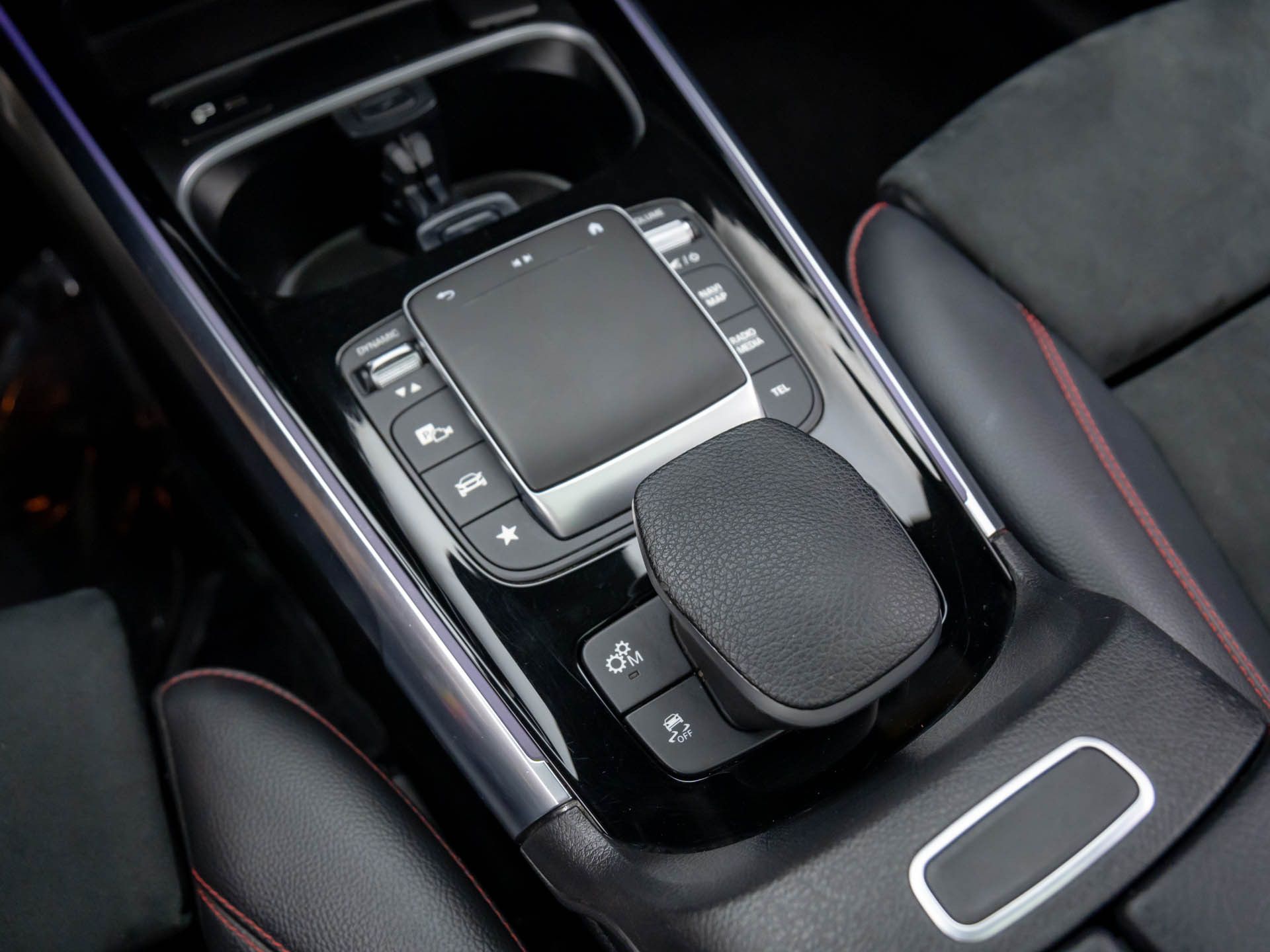 2021 Mercedes-Benz GLB GLB 35 AMG photo