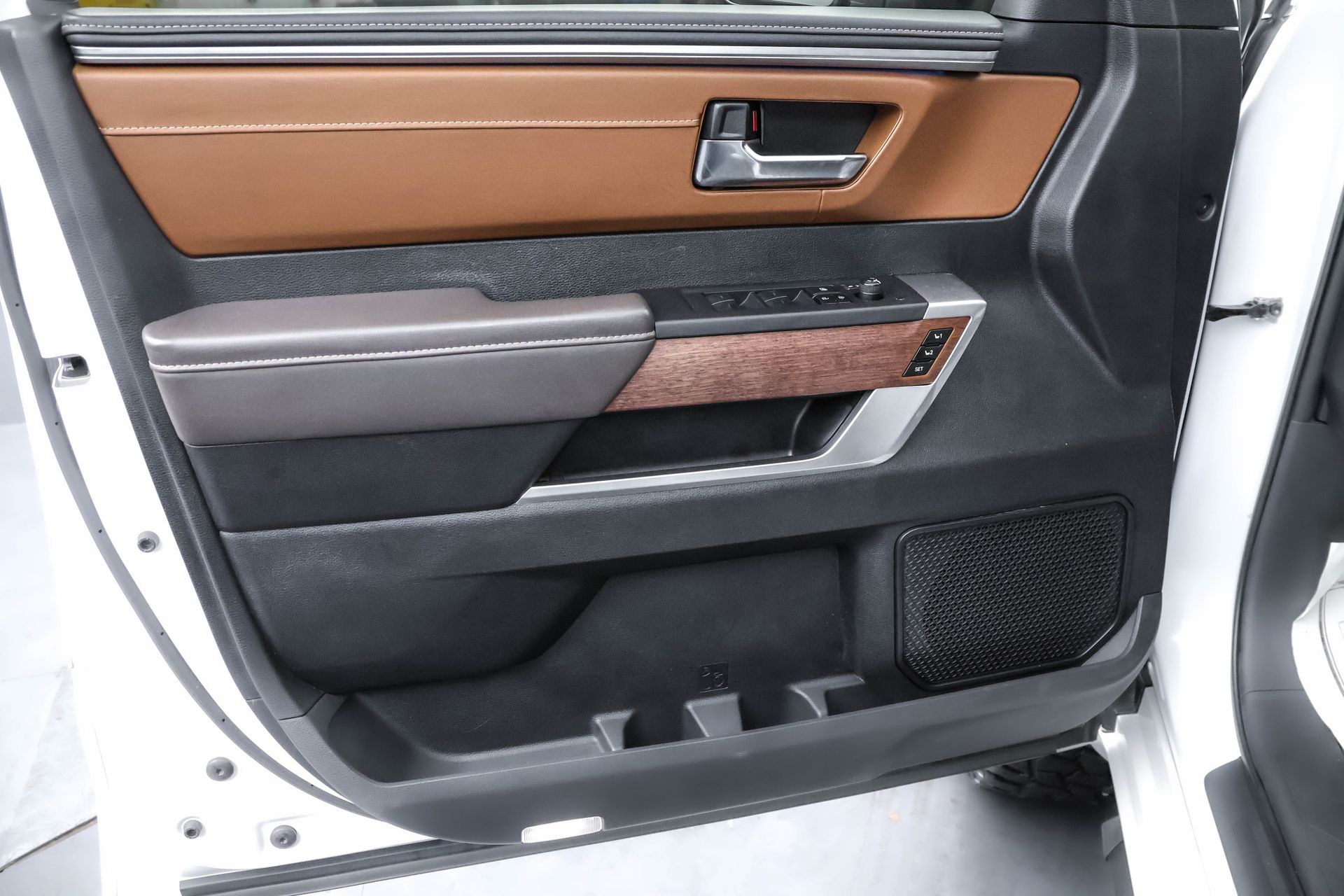 2023 TOYOTA TUNDRA - Image 21