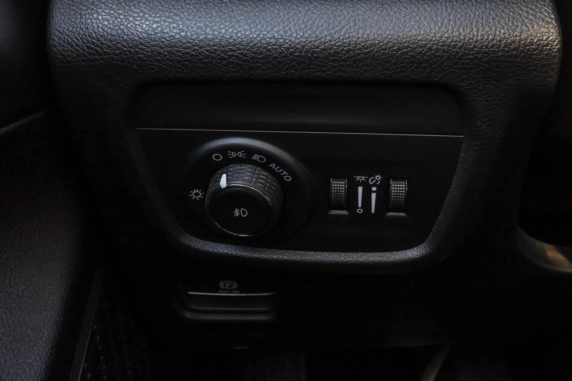 2025 JEEP GRAND CHEROKEE - Image 30