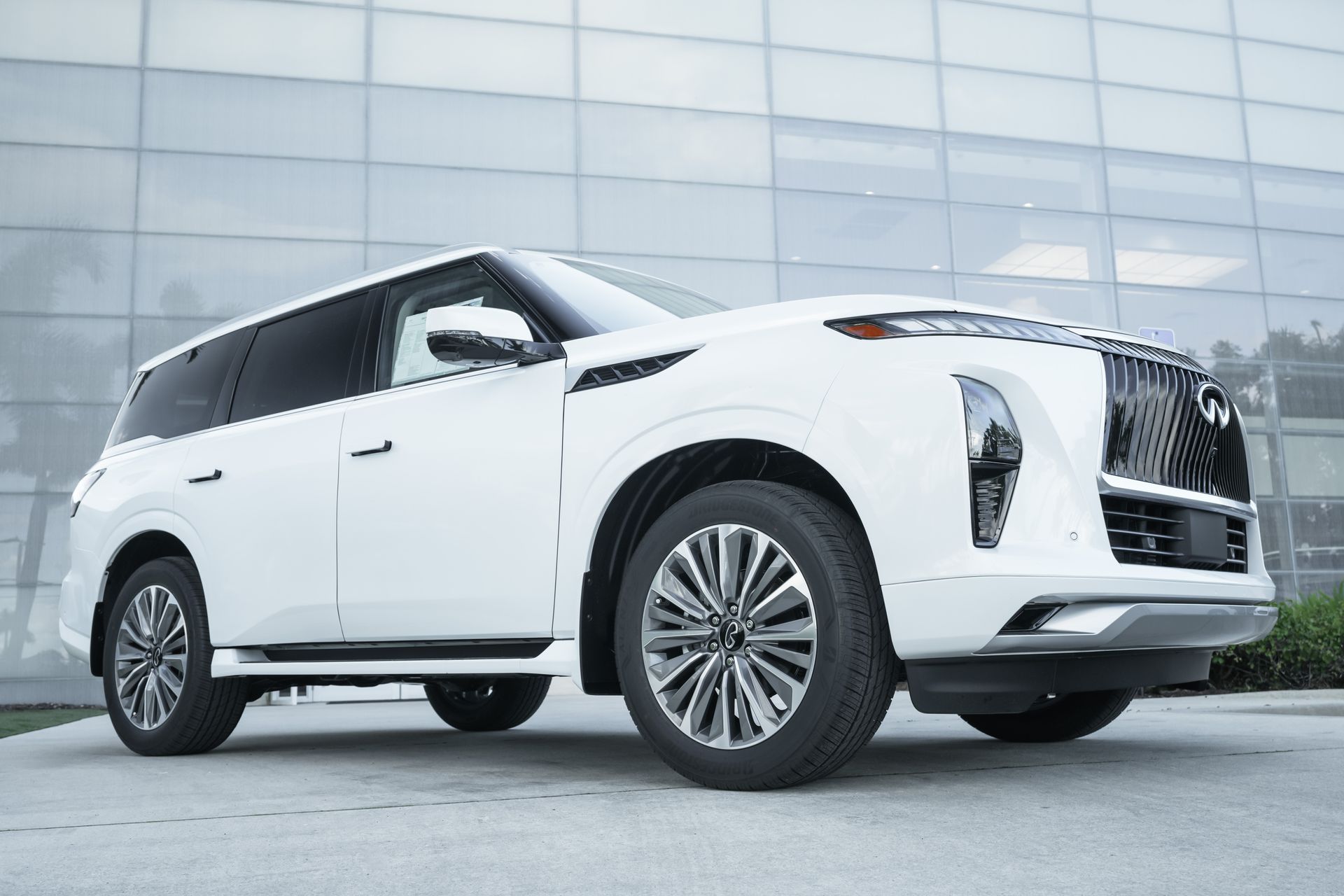 2026 INFINITI QX80 LUXE