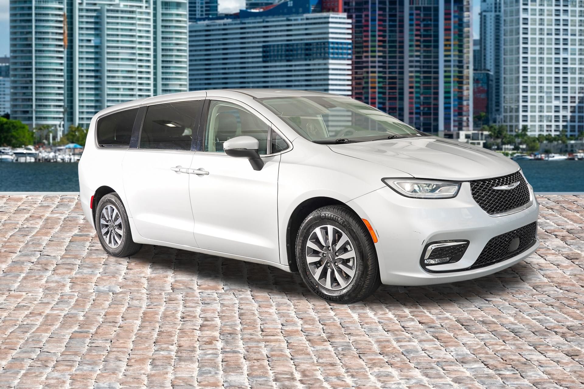 2023 Chrysler Pacifica Hybrid Touring L FWD