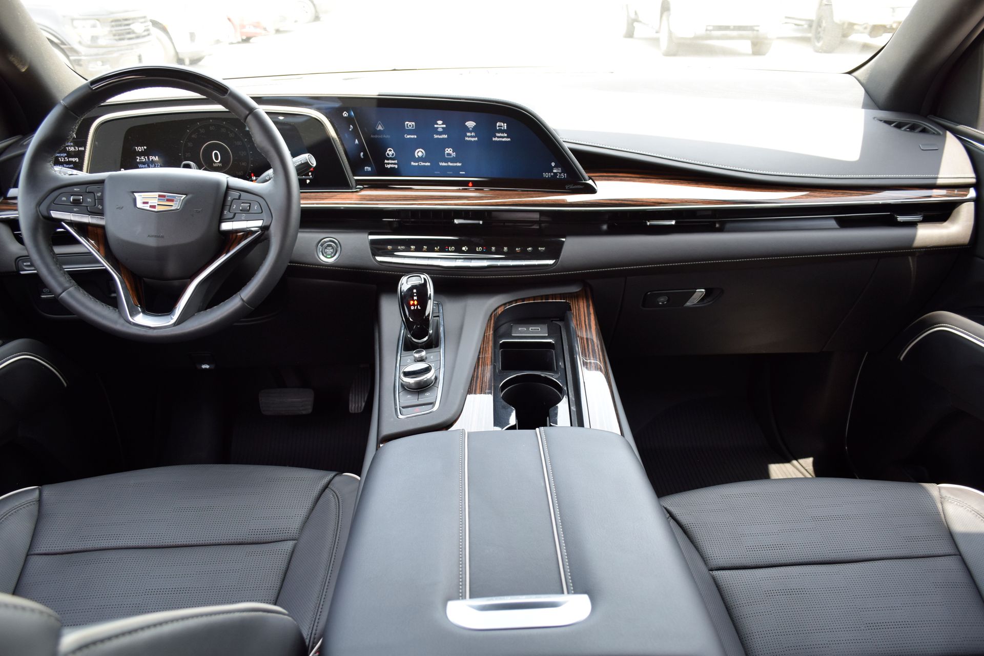 2023 Cadillac Escalade Premium Luxury - 4