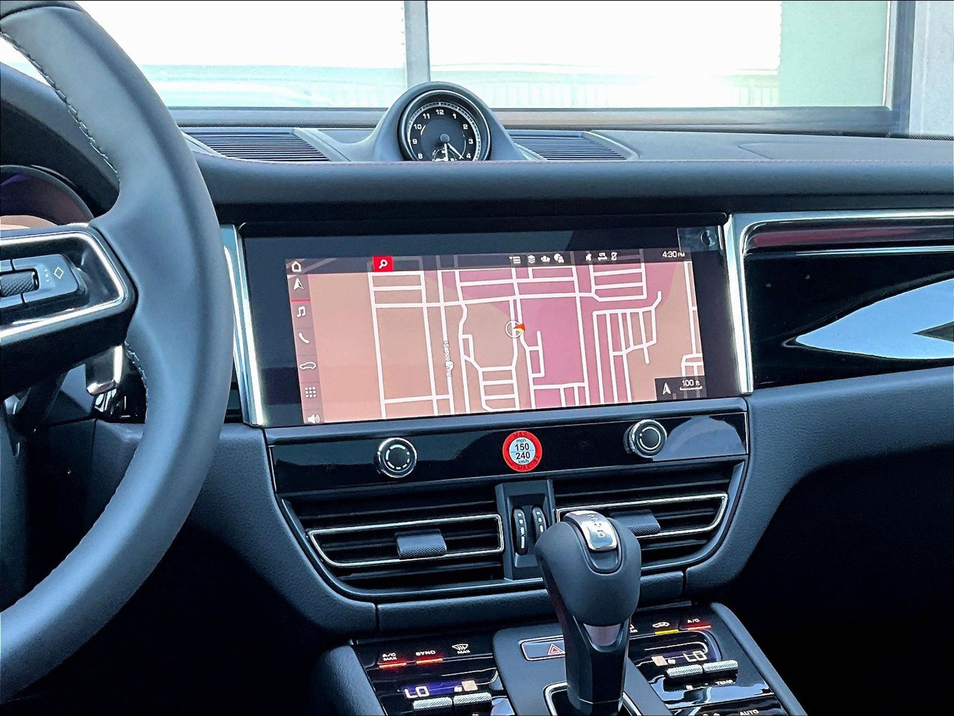 2025 Macan picture #15