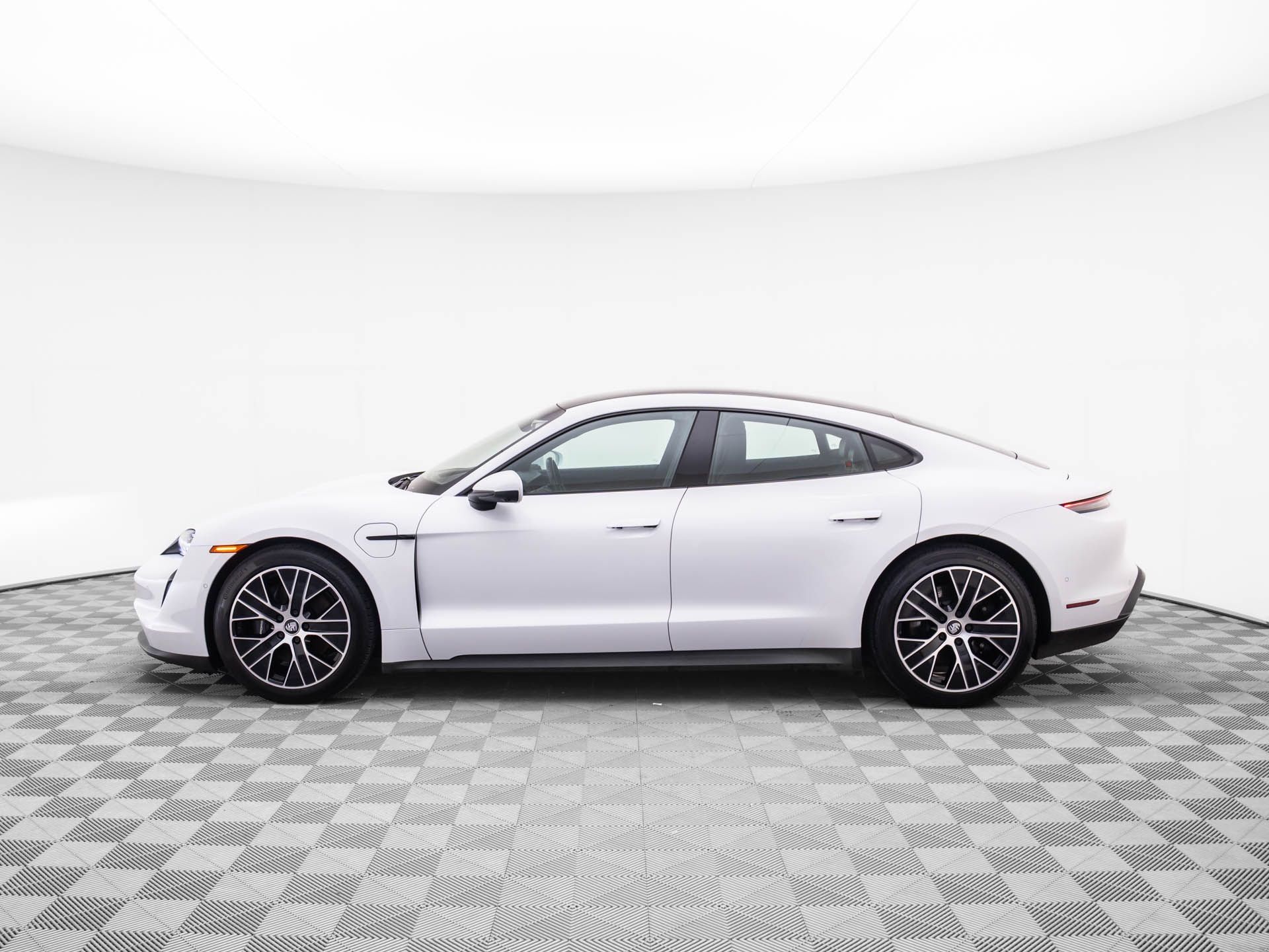 2022 Porsche Taycan  photo