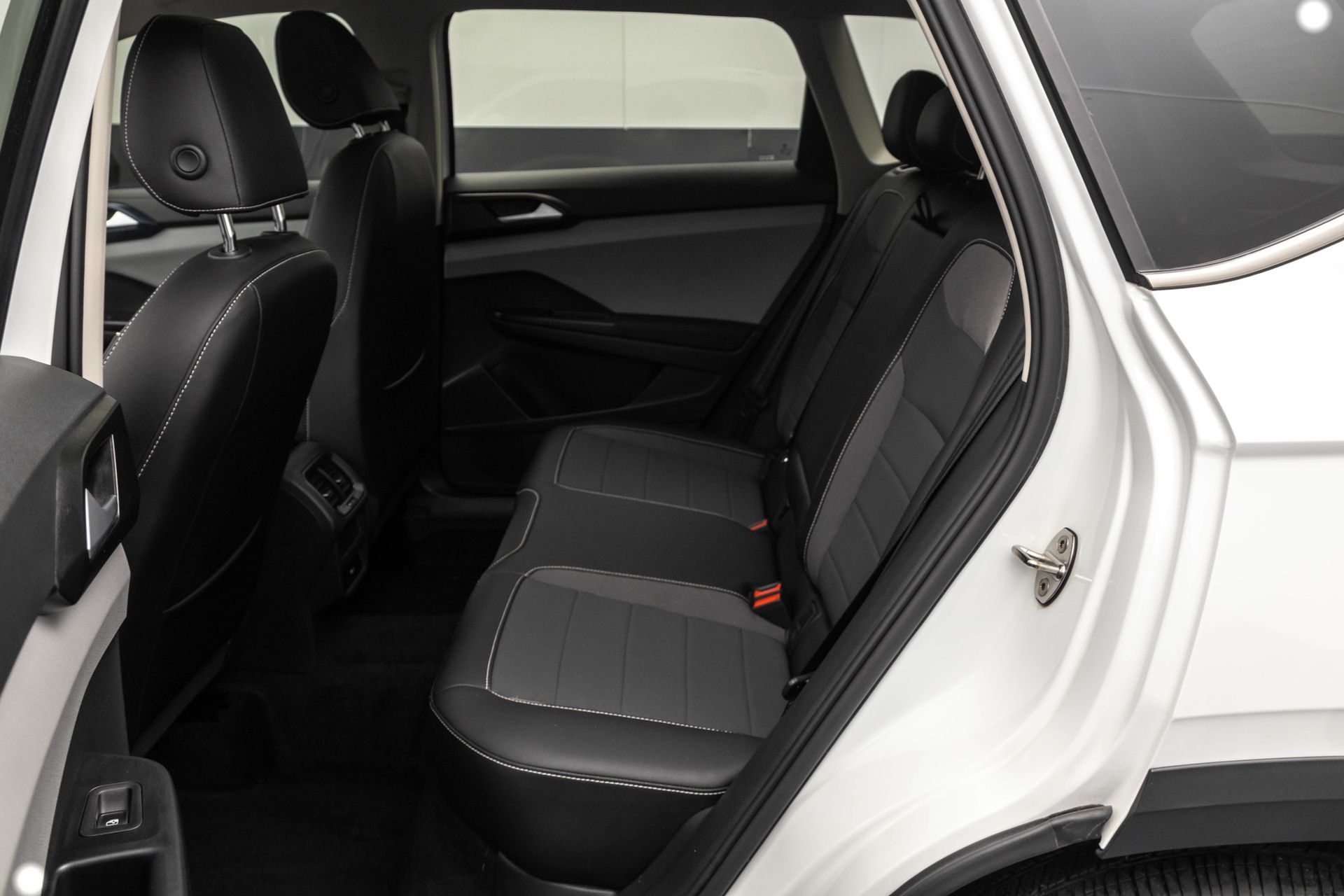 2023 VOLKSWAGEN TAOS - Image 28