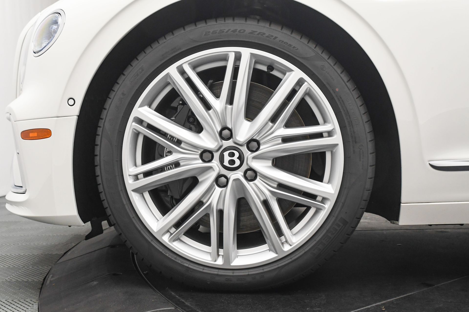 2026 Bentley Flying Spur - Photo 6