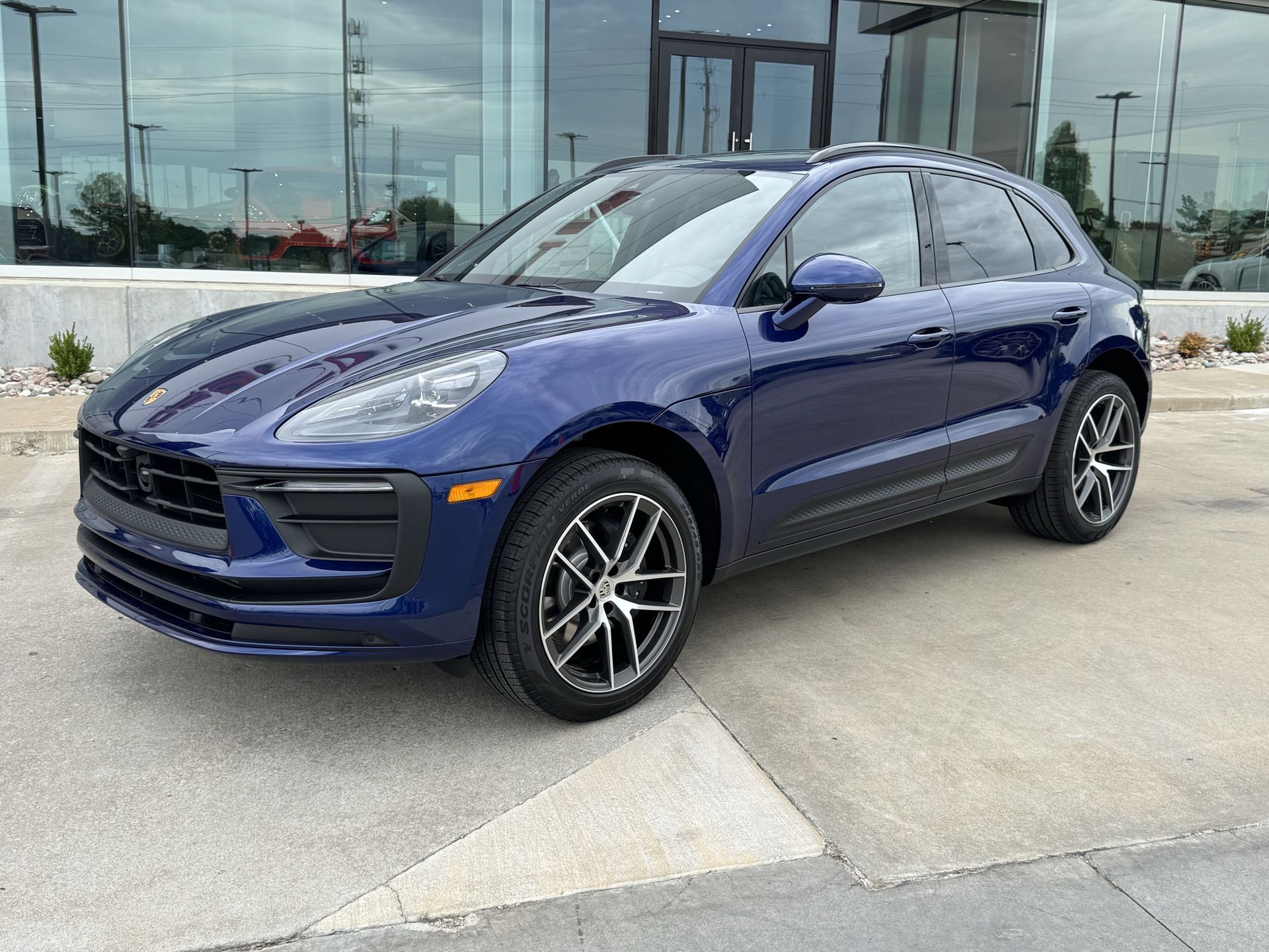2025 Porsche Macan AWD