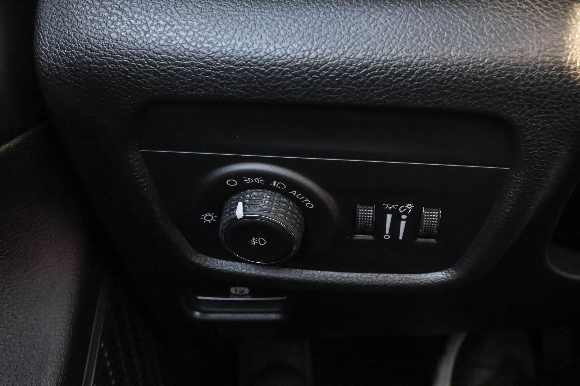 2025 JEEP GRAND CHEROKEE - Image 29