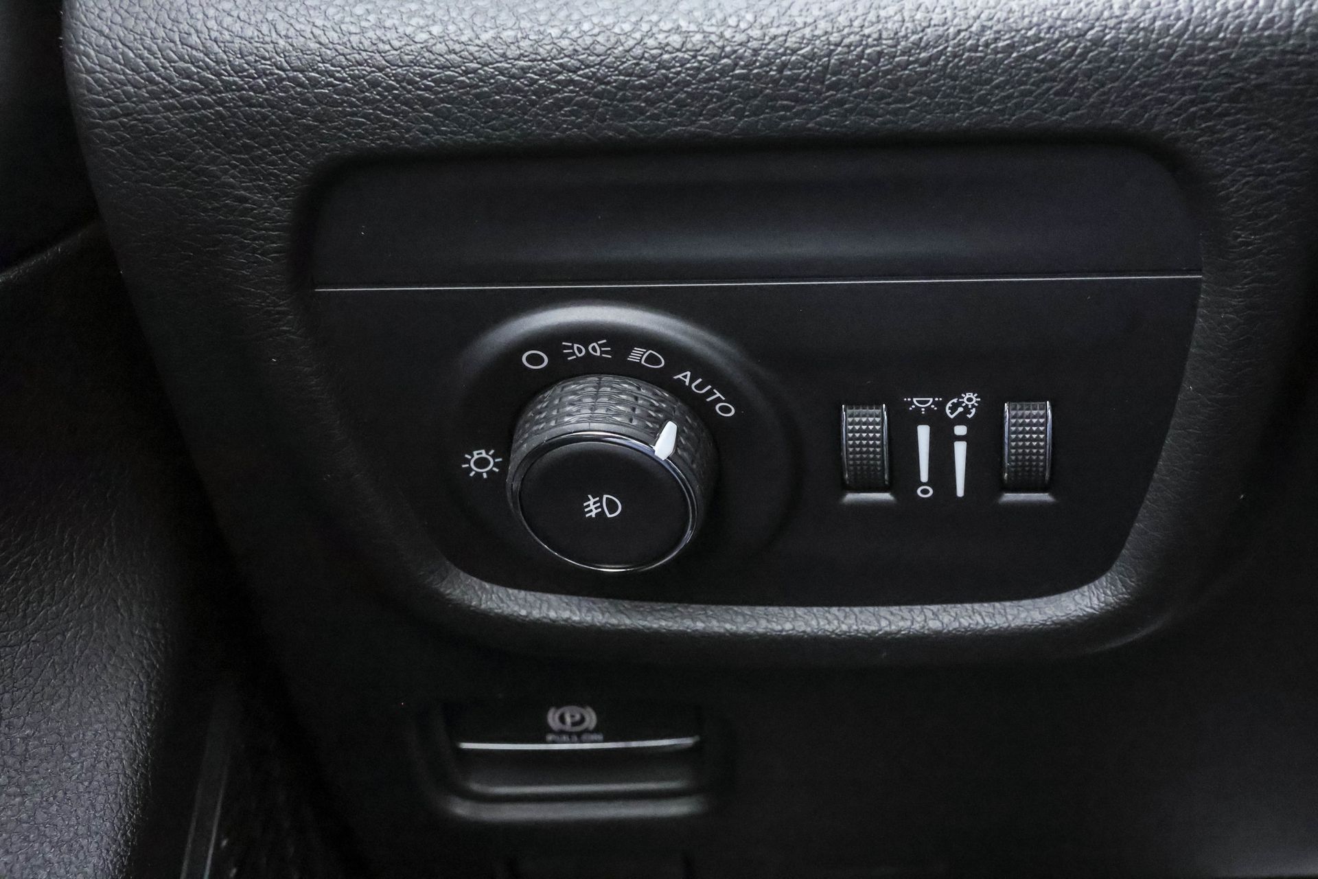 2025 JEEP GRAND CHEROKEE - Image 30