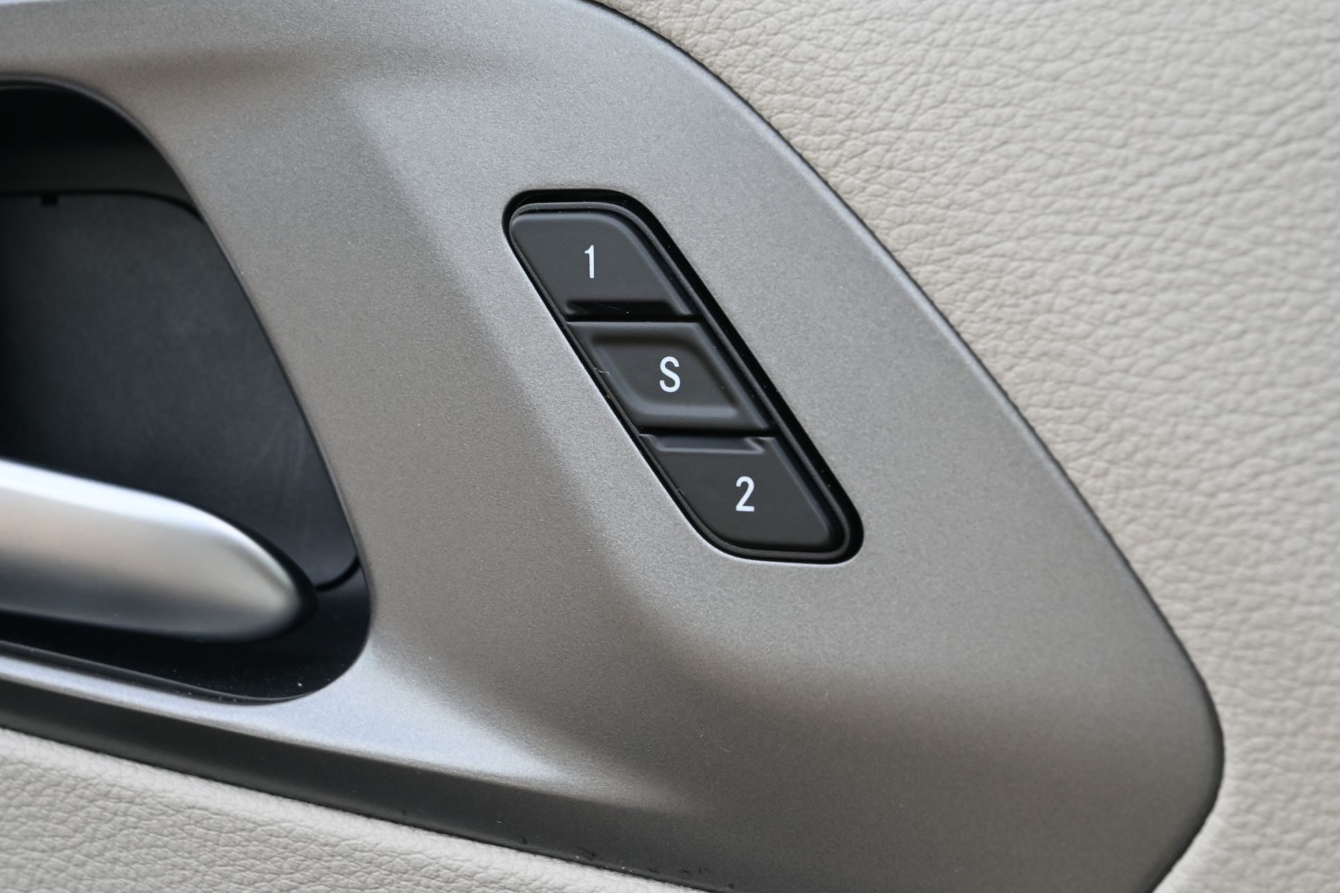 2023 Chrysler Pacifica Touring L White at Durrett Motor Company