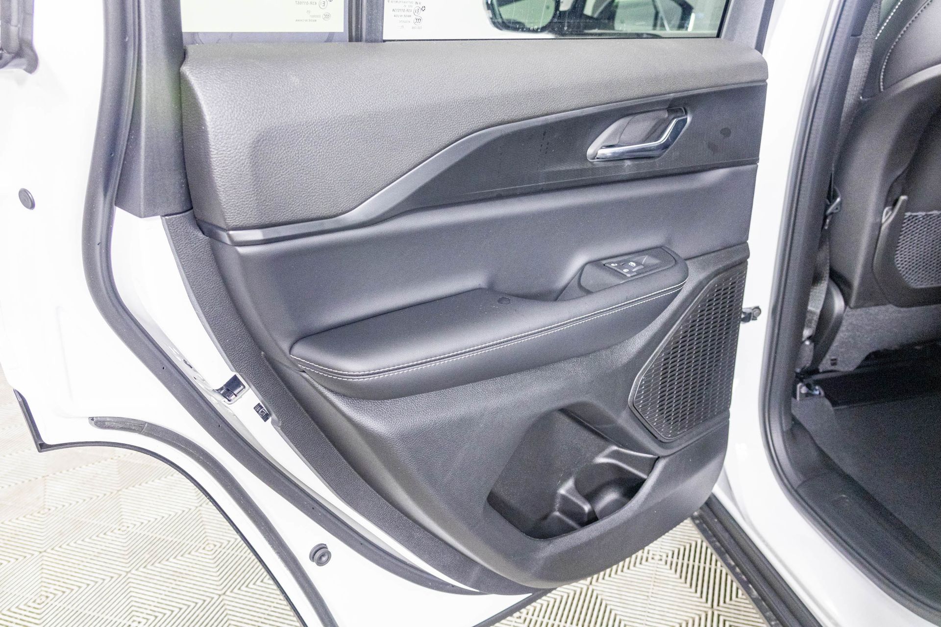 2025 JEEP GRAND CHEROKEE - Image 26