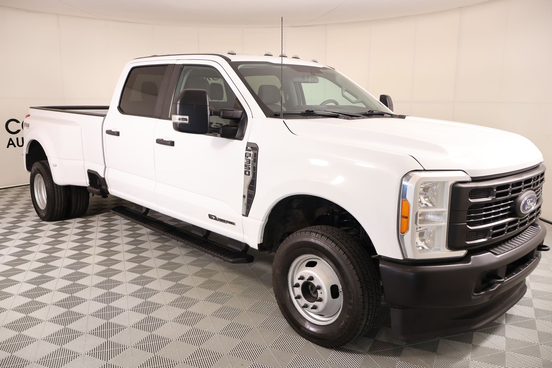 Oxford White 2023 Ford F-350 Super Duty Pickup Truck Four-Wheel Drive Automatic