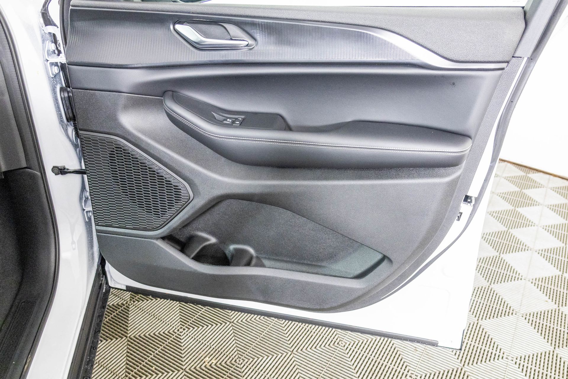 2025 JEEP GRAND CHEROKEE - Image 37