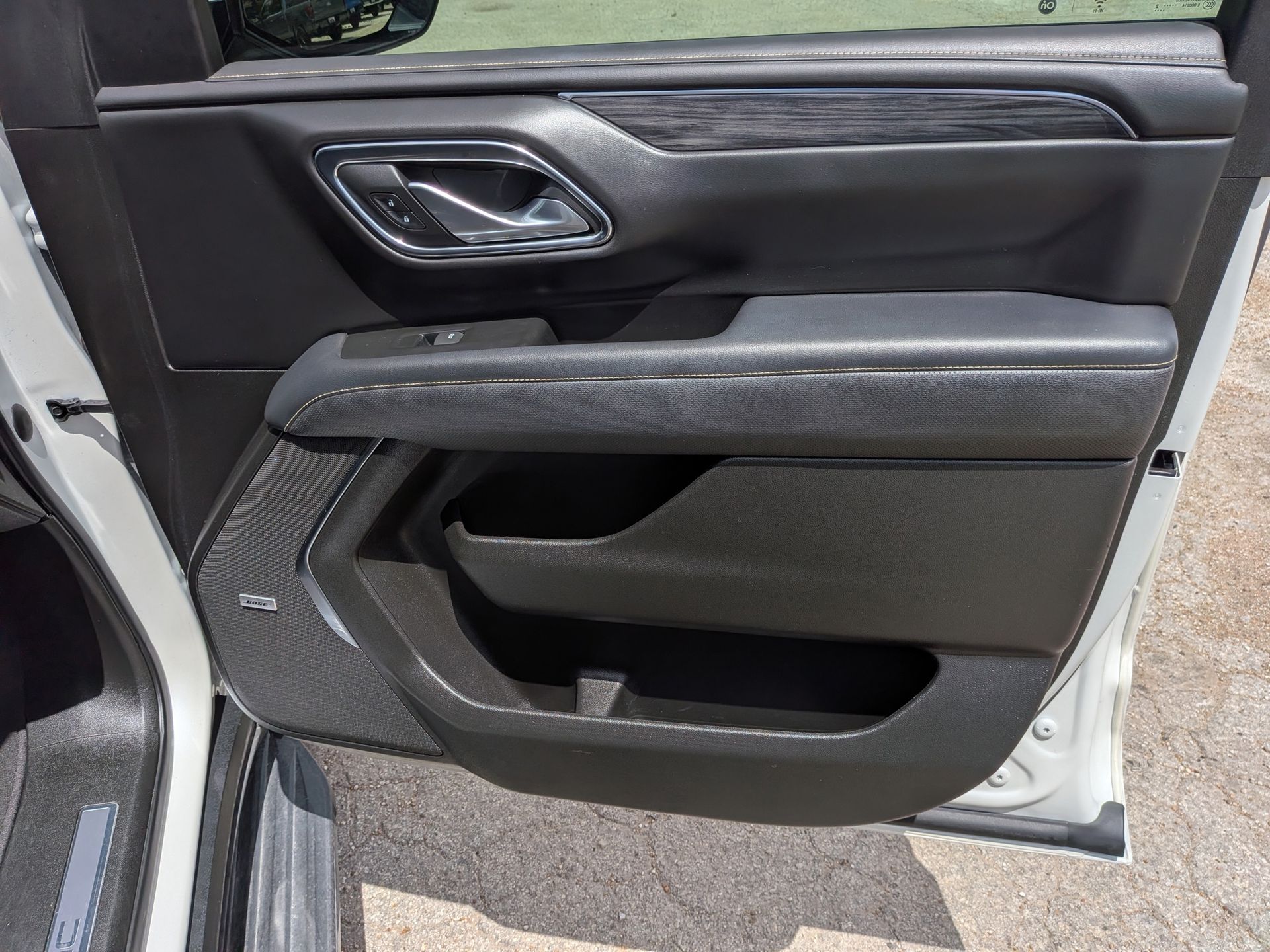 2022 GMC Yukon SLT White at North Houston Mitsubishi