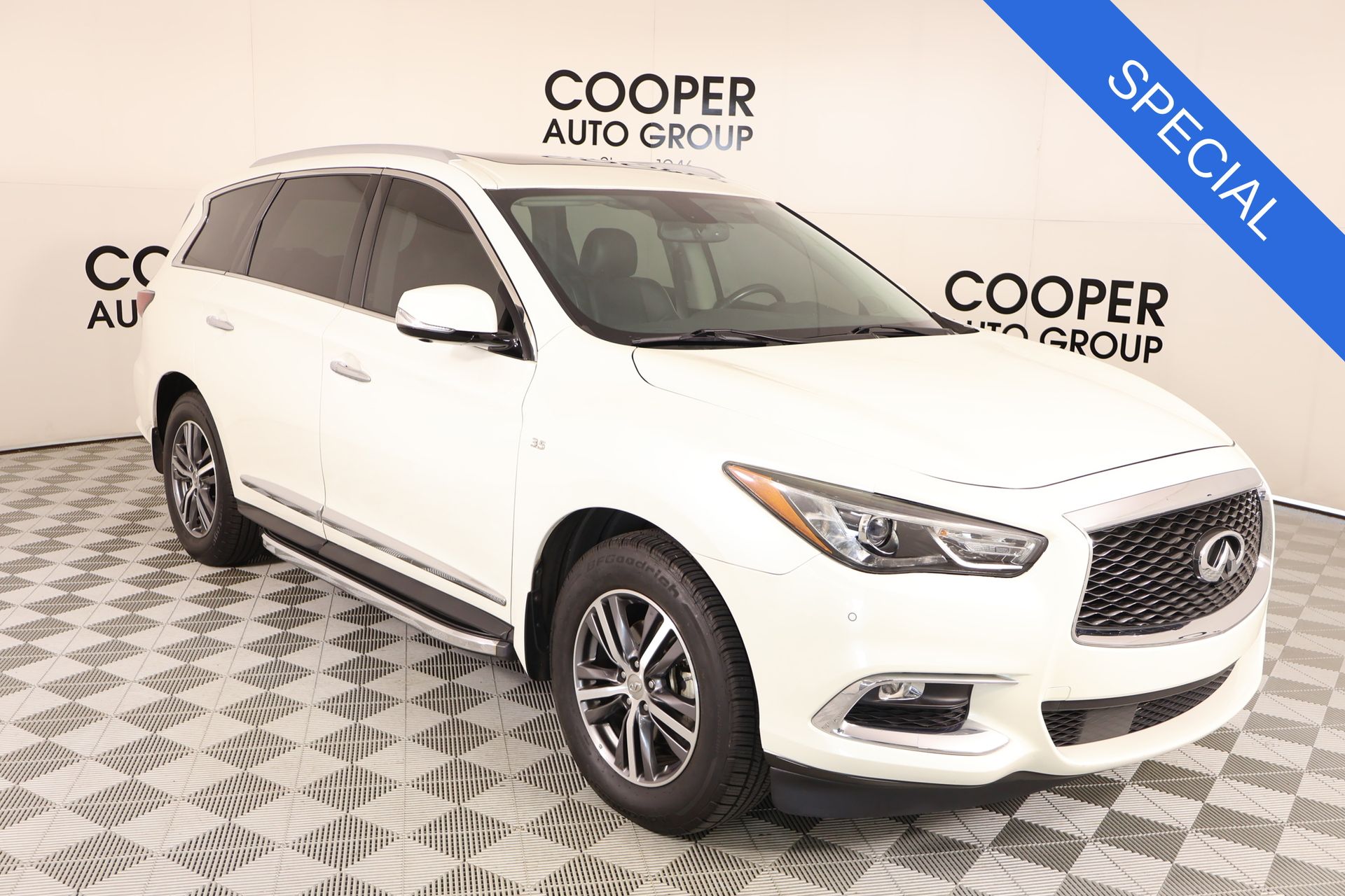 Majestic White 2017 INFINITI QX60 SUV / Crossover All-Wheel Drive Continuously Variable Transmission