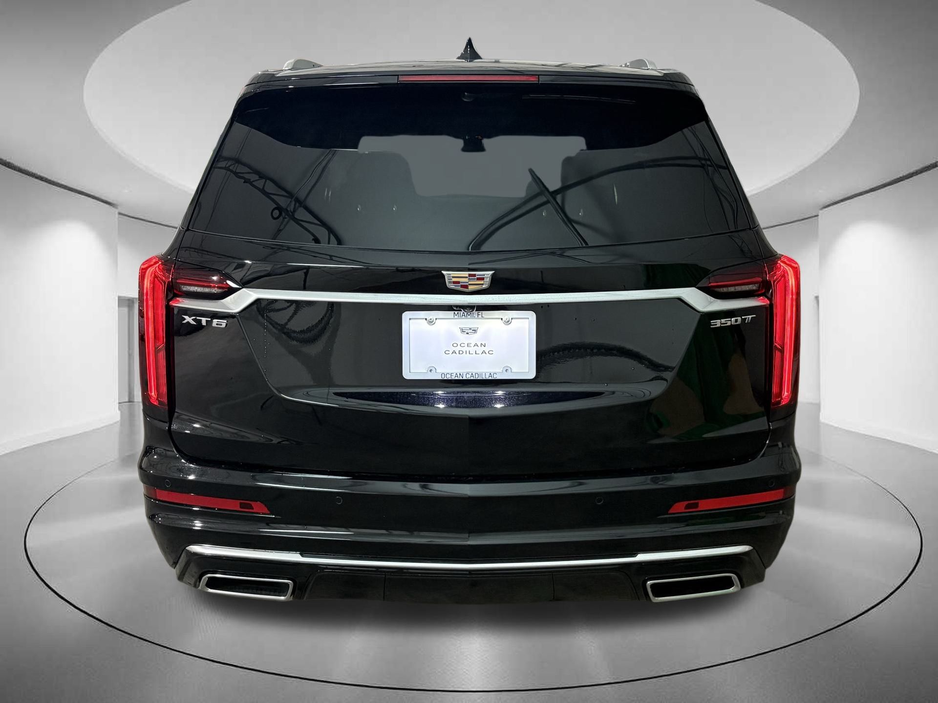 2025 Cadillac XT6 Luxury 4