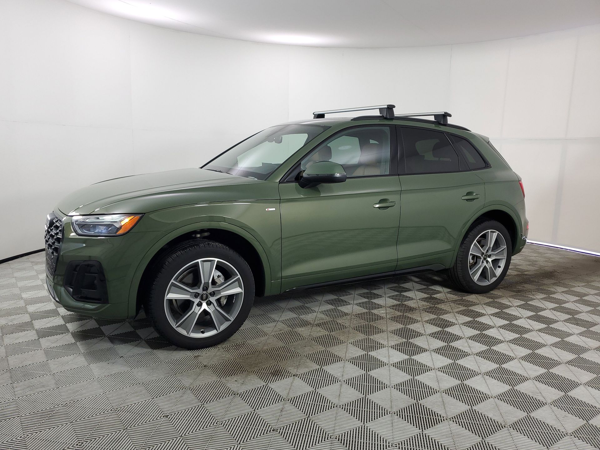 View vehicle photo 5