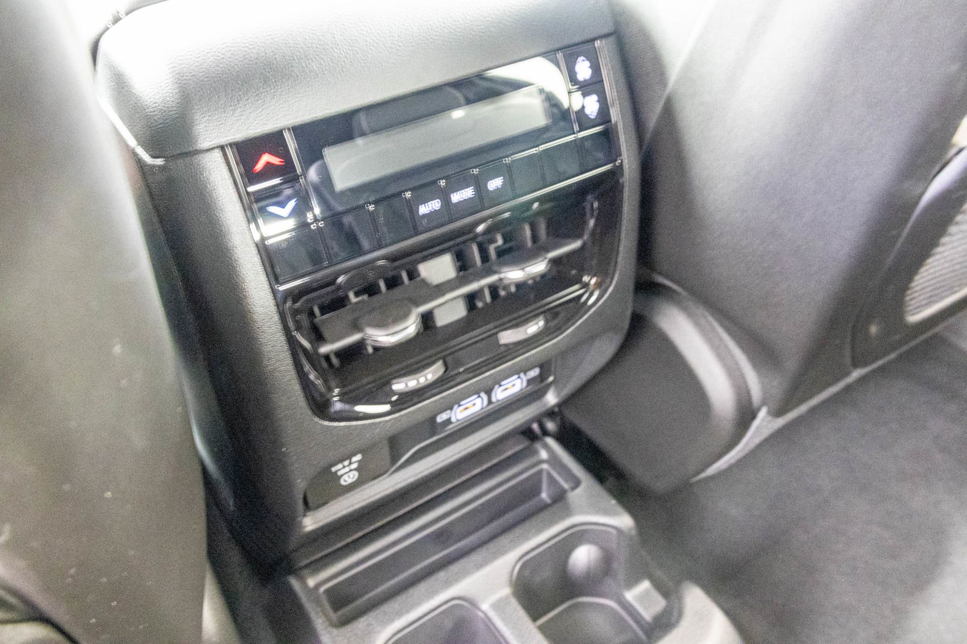 2025 JEEP GRAND CHEROKEE L - Image 30