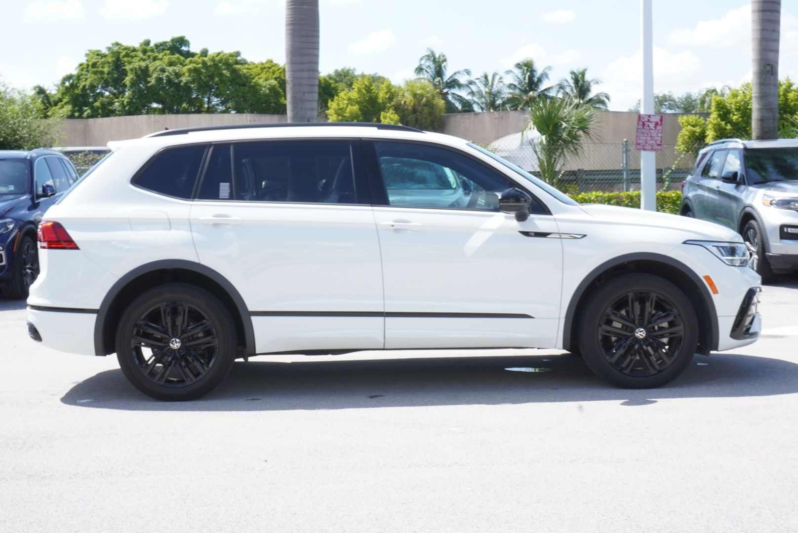 2022 Volkswagen Tiguan 2.0T SE R-Line Black 18