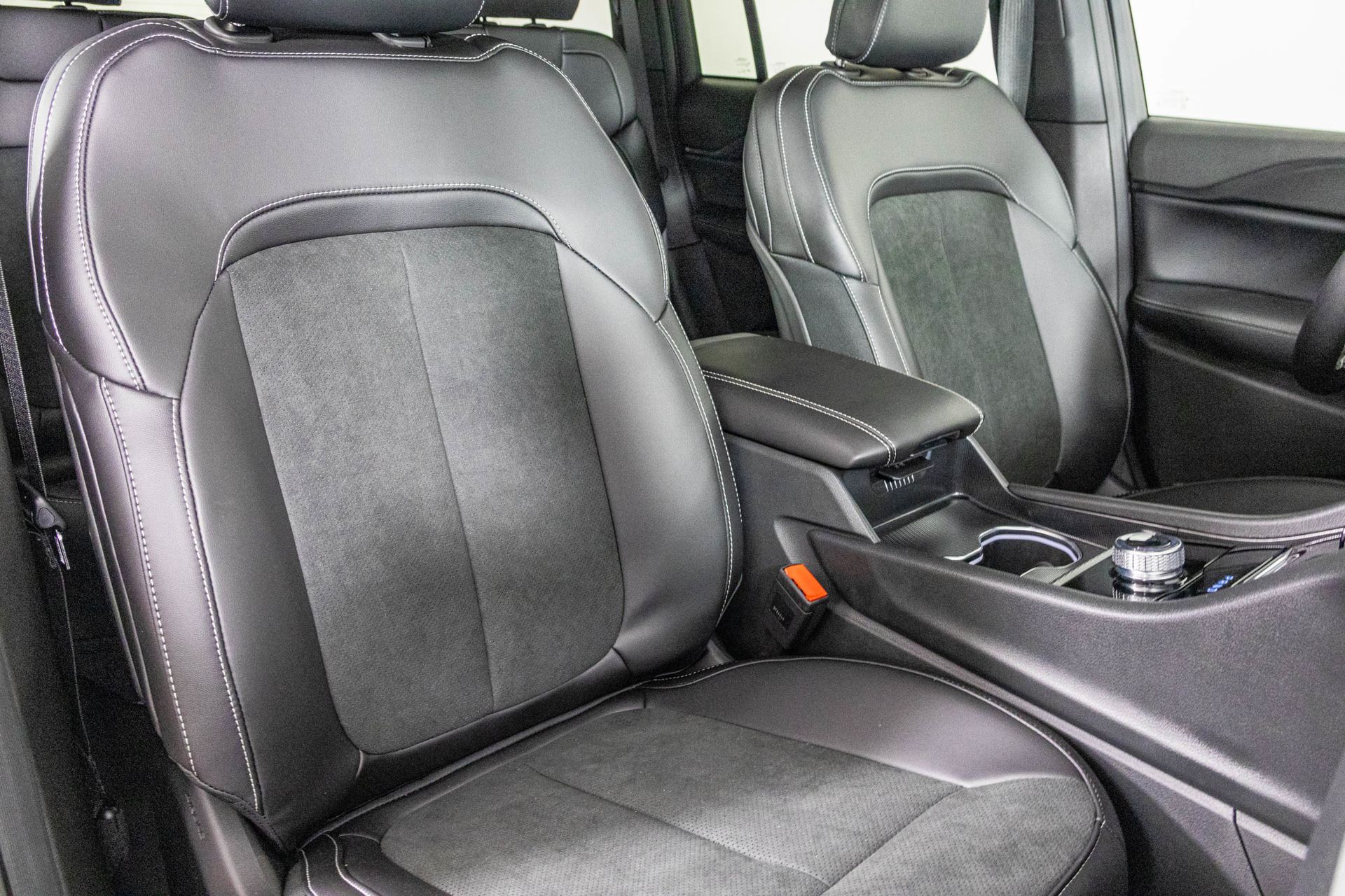 2025 JEEP GRAND CHEROKEE - Image 35