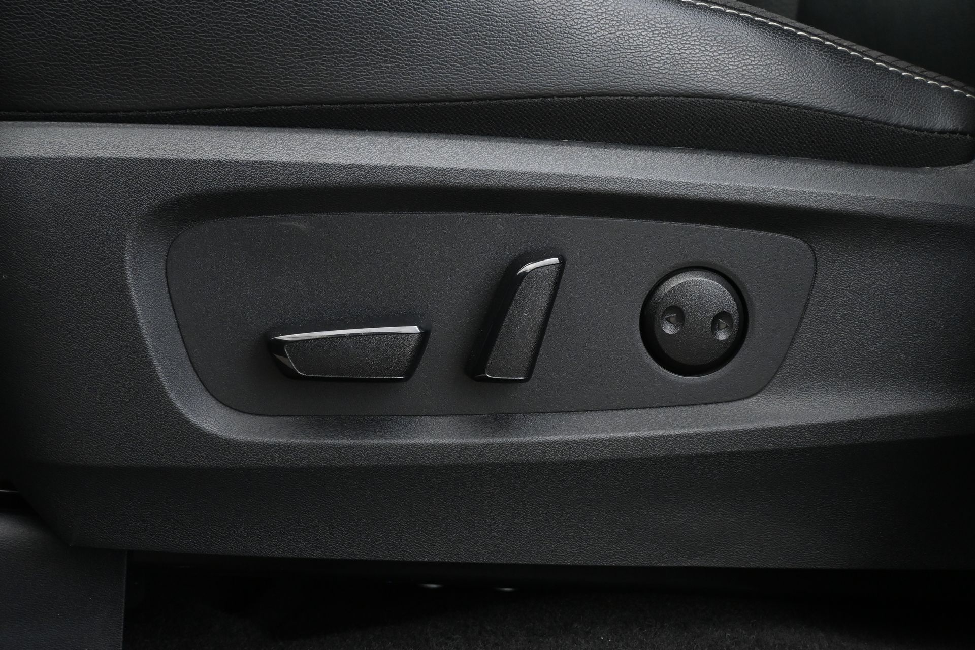 2025 Nissan Pathfinder SL Black at Baytown Hyundai