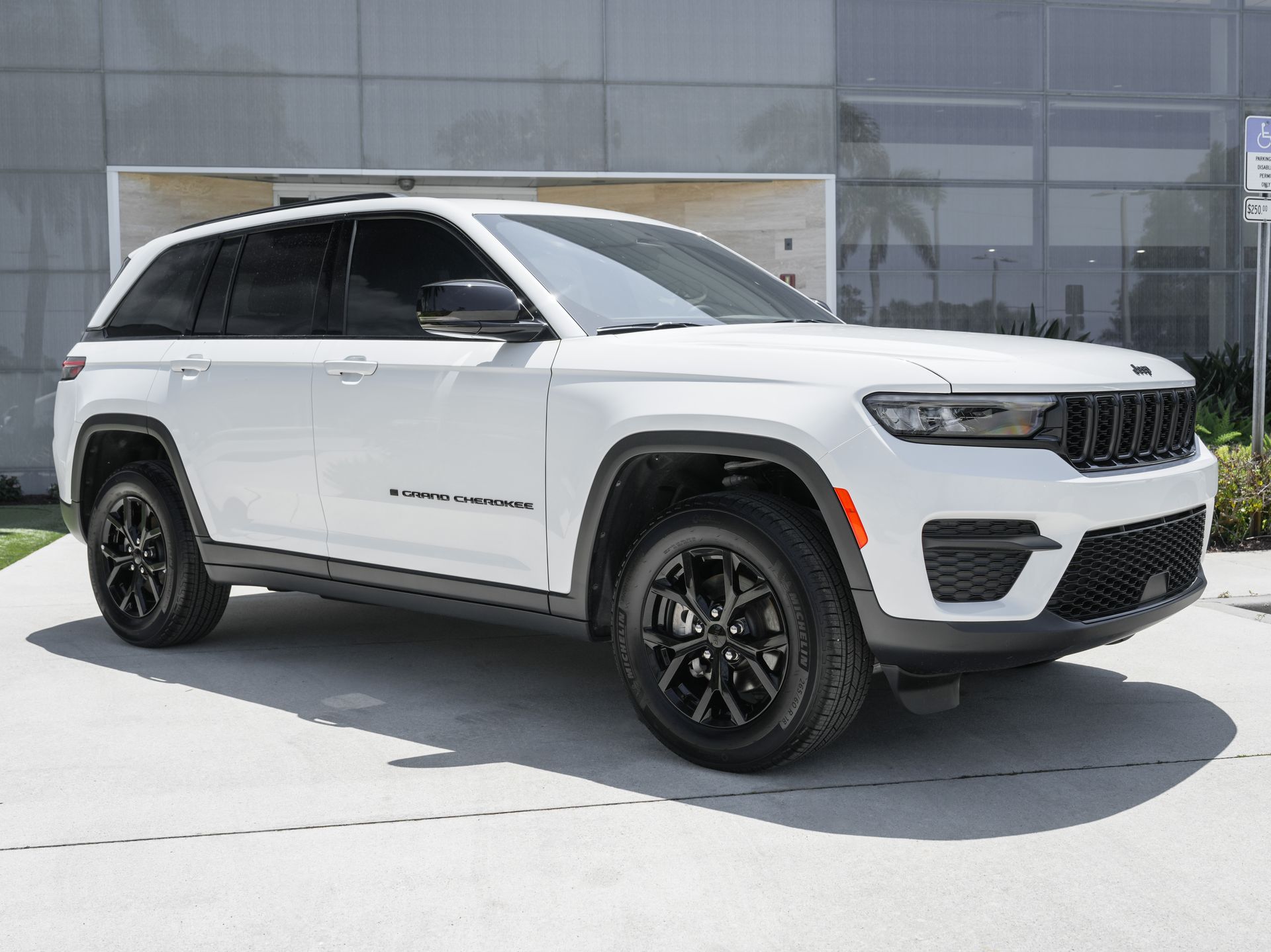 used 2025 Jeep Grand Cherokee car, priced at $34,000