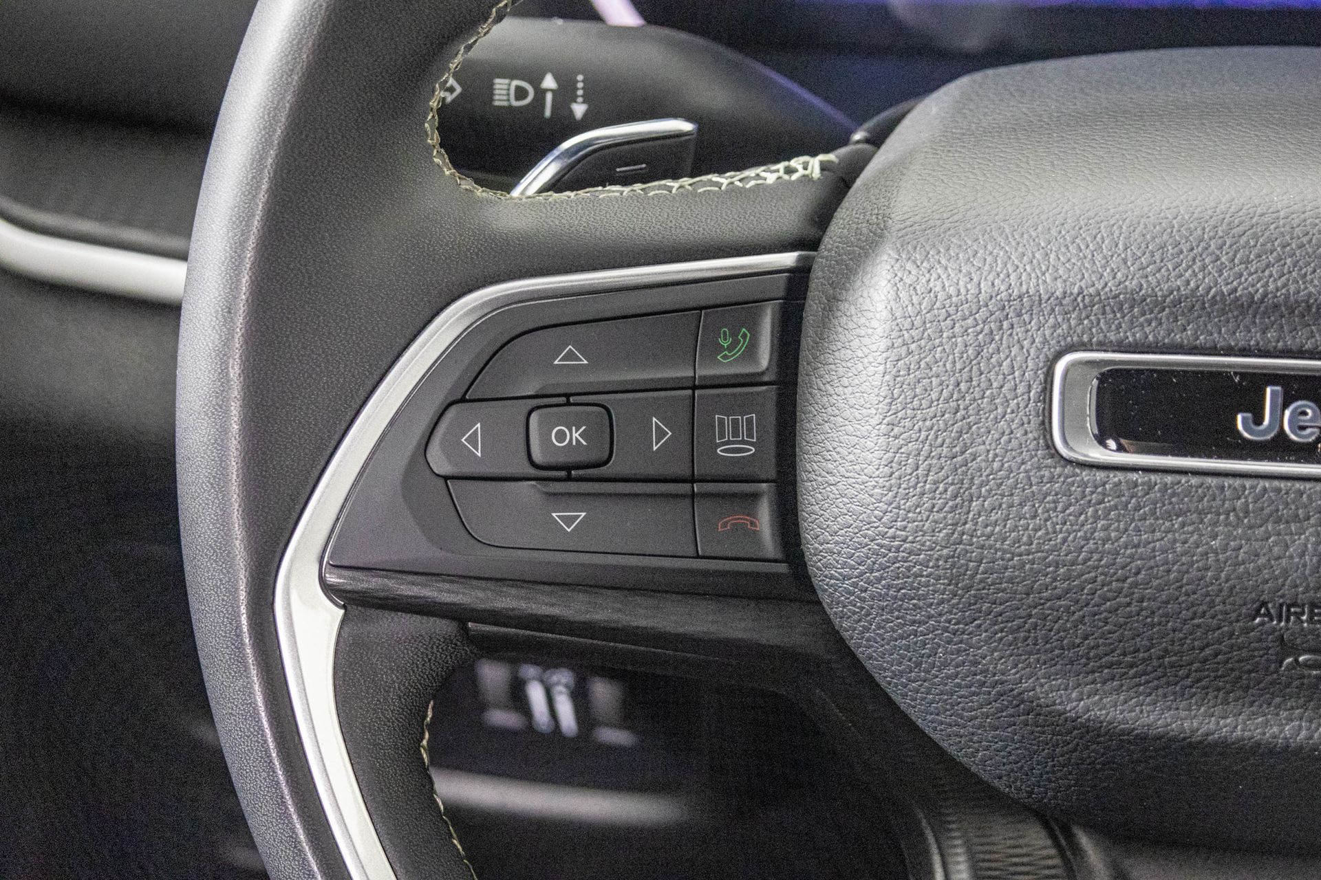 2023 JEEP GRAND CHEROKEE - Image 35