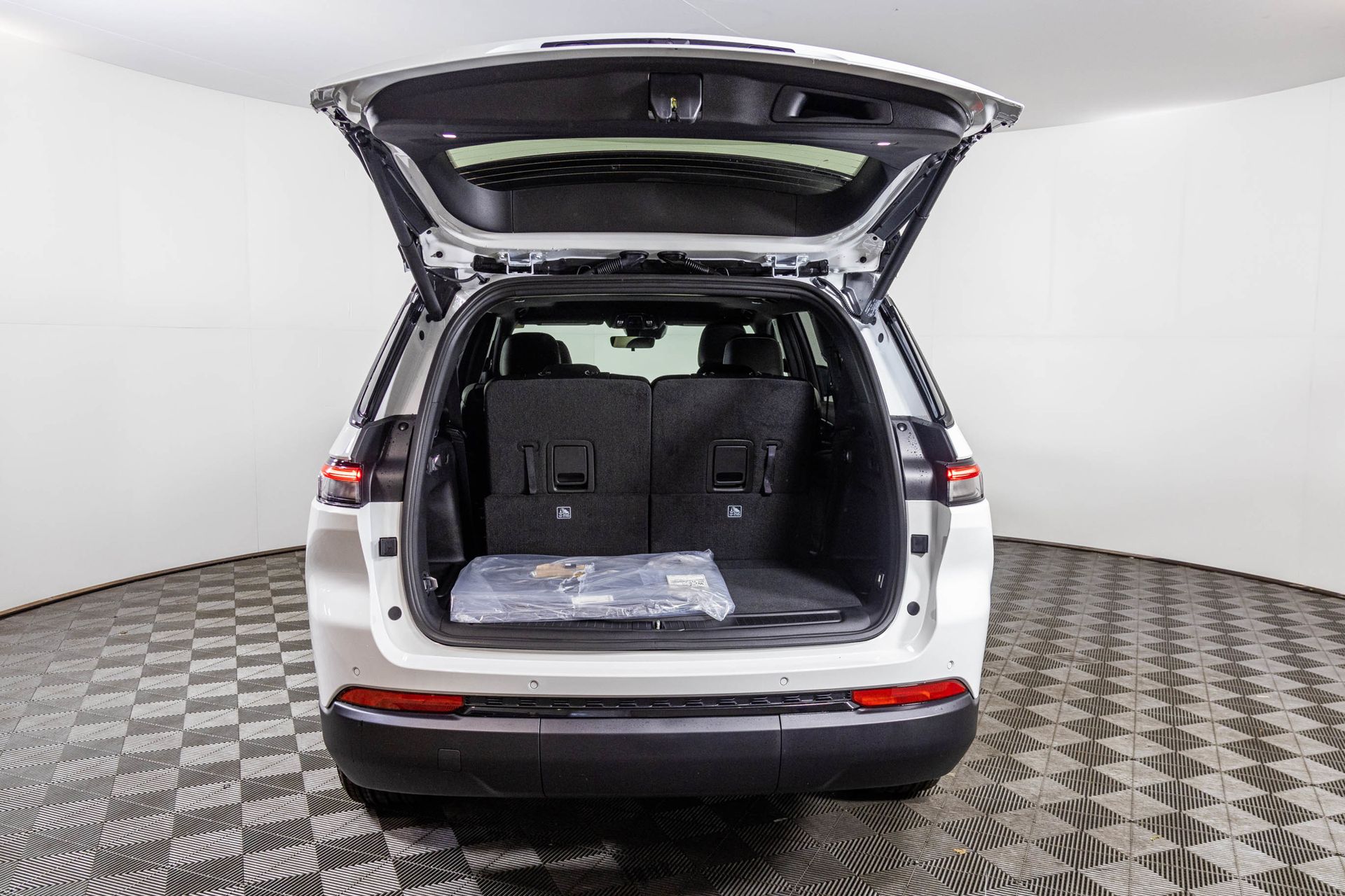 2025 JEEP GRAND CHEROKEE L - Image 33