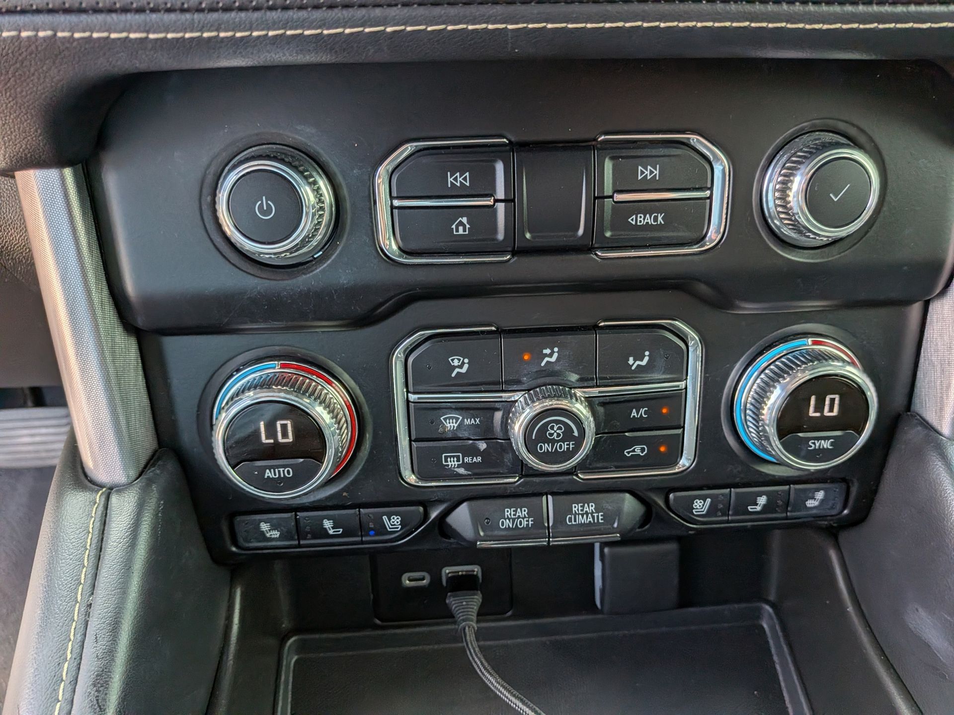 2022 GMC Yukon SLT White at North Houston Mitsubishi