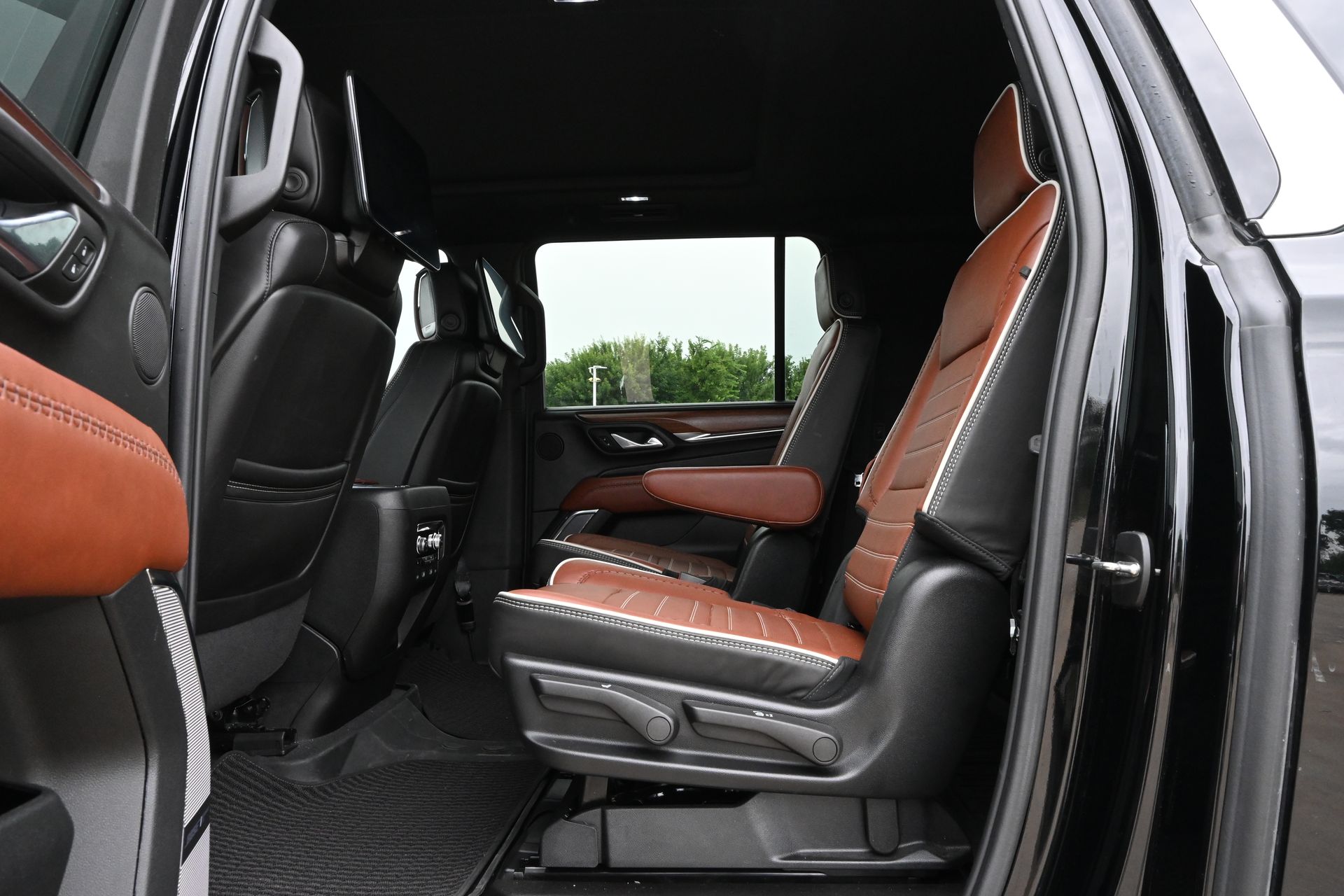 2024 GMC Yukon XL Denali Ultimate Black at Big Star Buick GMC
