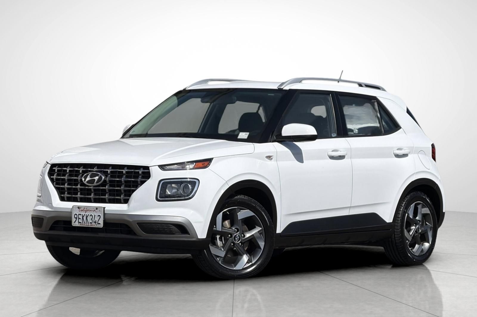 Ceramic White 2023 Hyundai Venue SUV / Crossover Front-Wheel Drive Continuously Variable Transmission