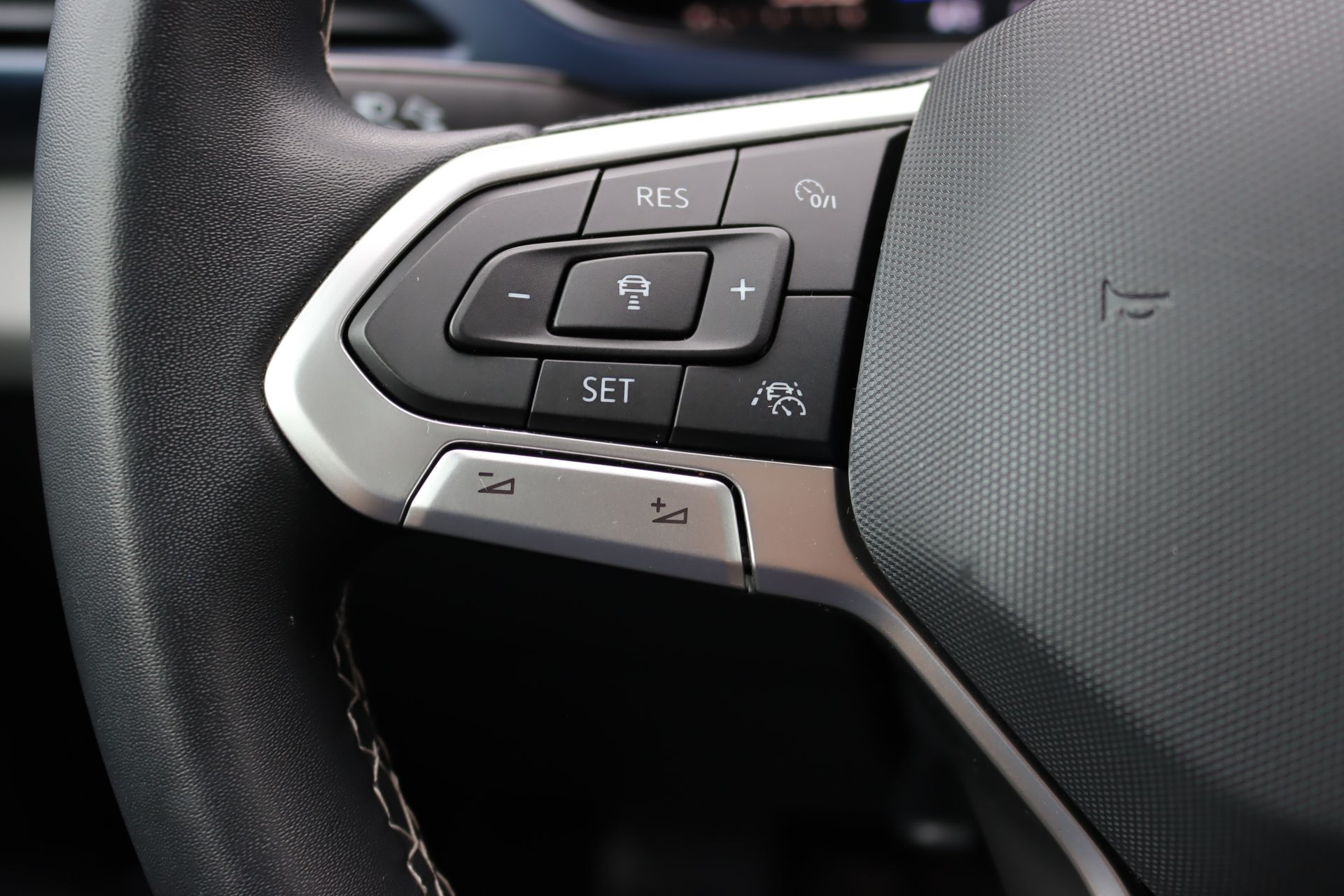 2022 Volkswagen Taos 1.5T SE photo