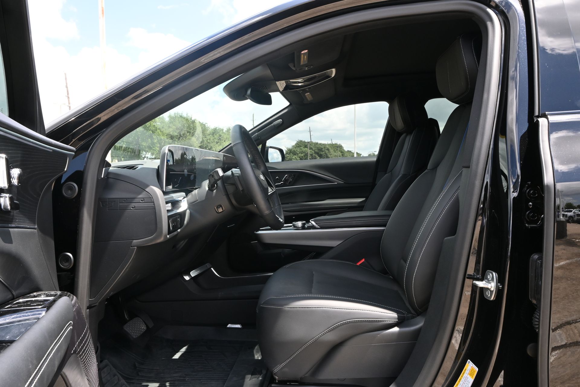 2025 Cadillac LYRIQ Luxury Black at Ultimate Motorsports