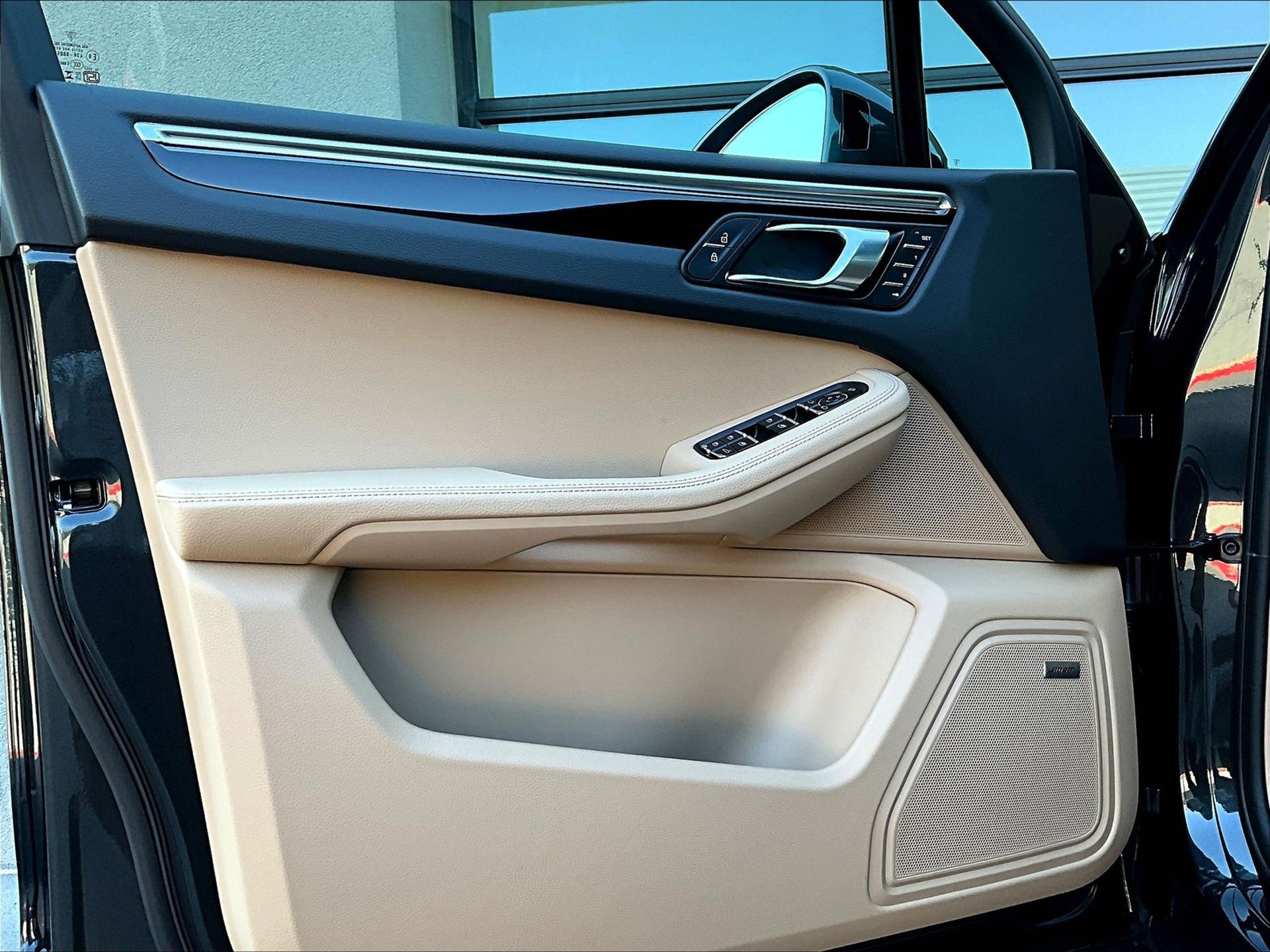 2025 Macan picture #18