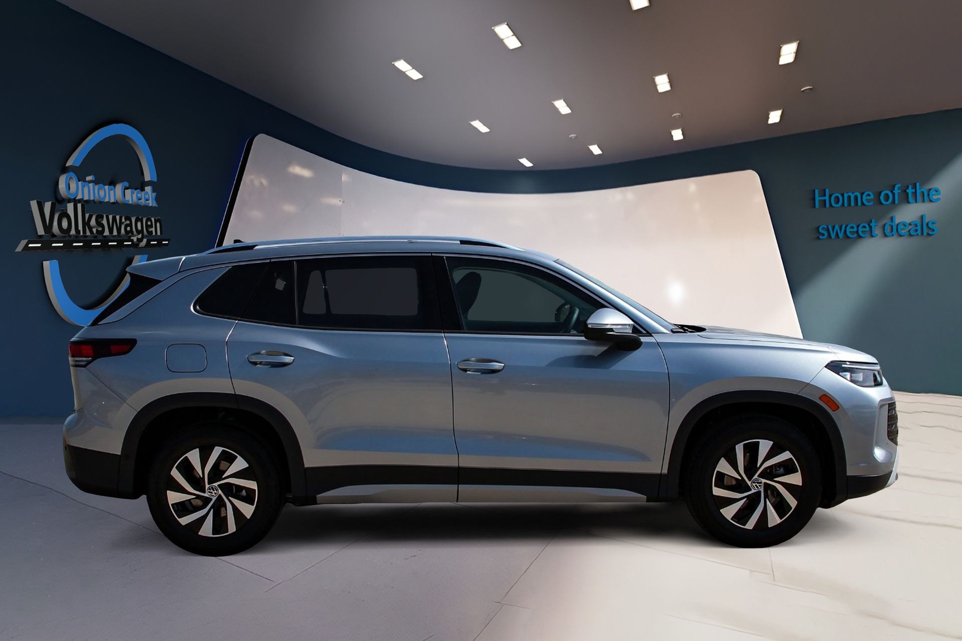 View vehicle photo 4