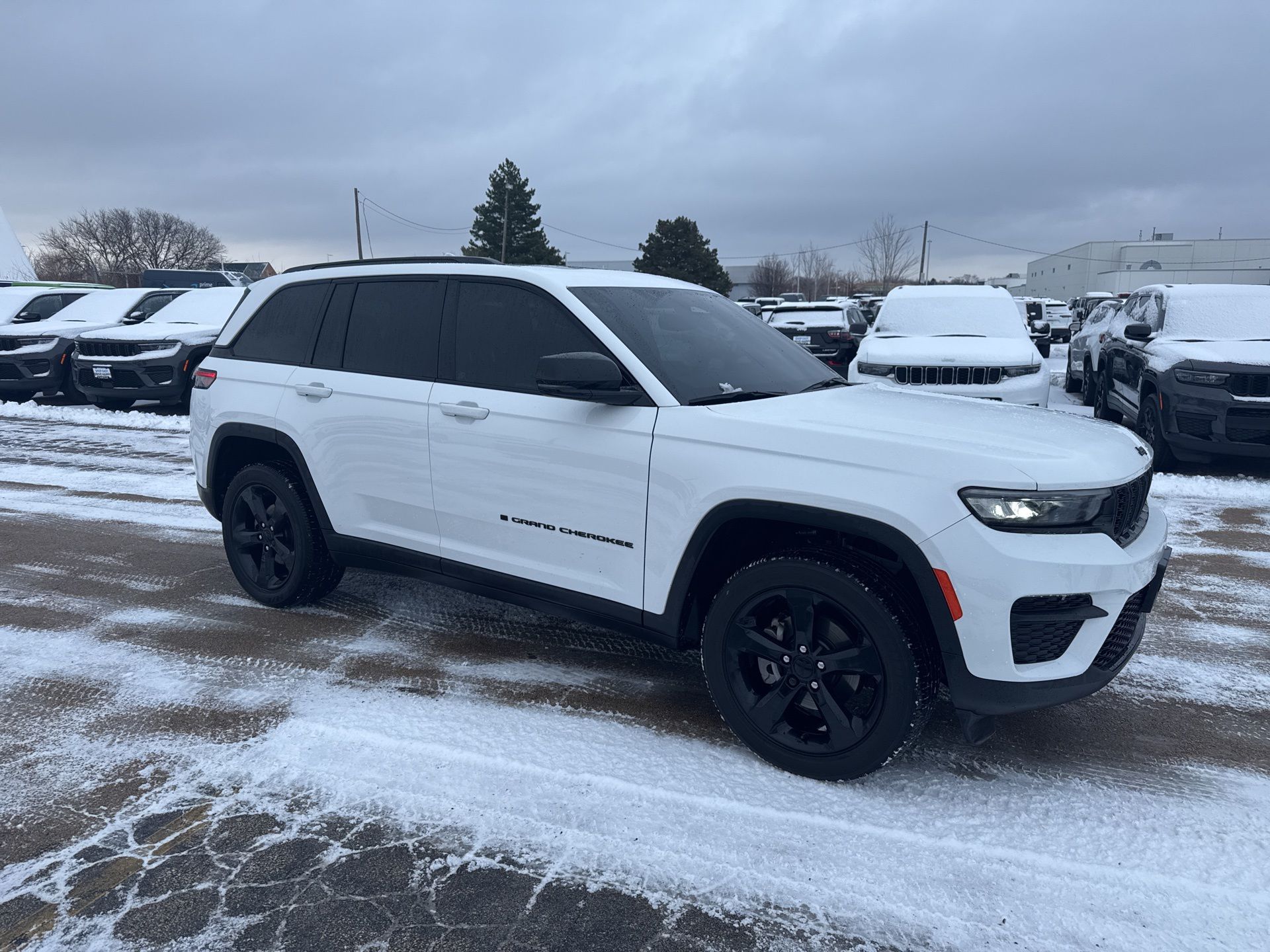 2023 JEEP GRAND CHEROKEE - Image 4