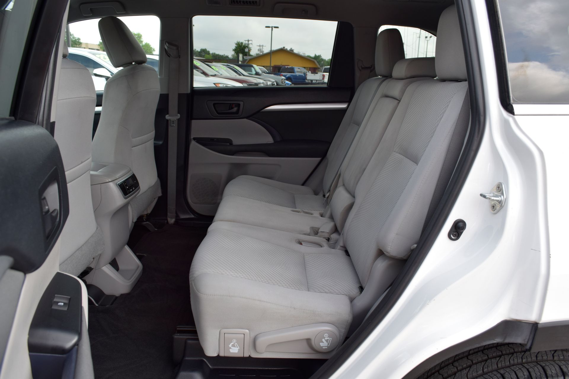 2019 Toyota Highlander LE White at Westside Lexus