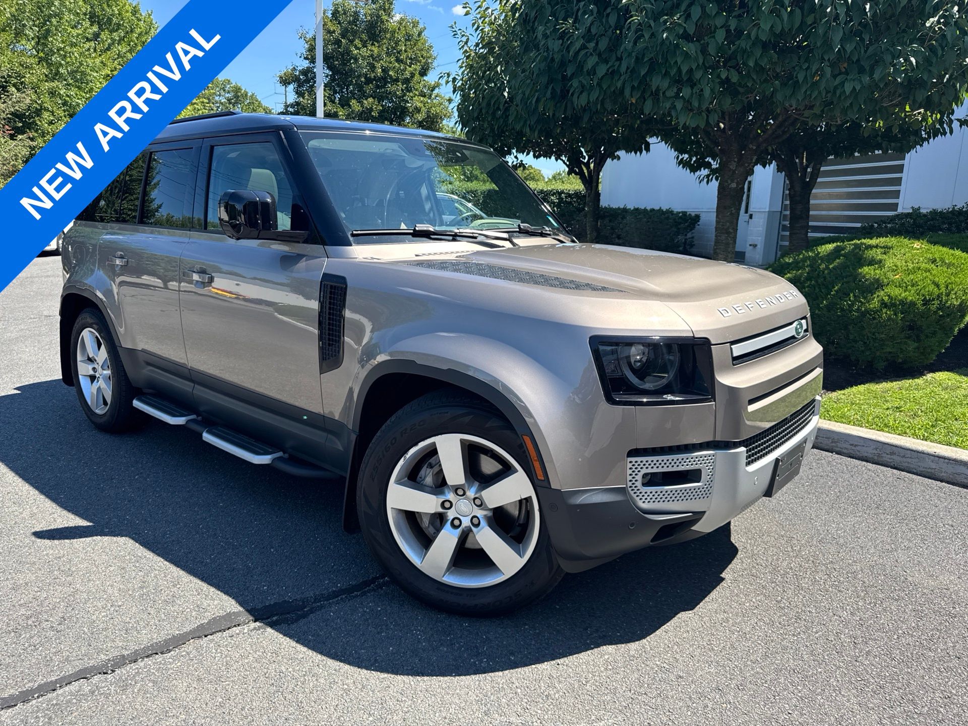 2023 Land Rover Defender 110 SE