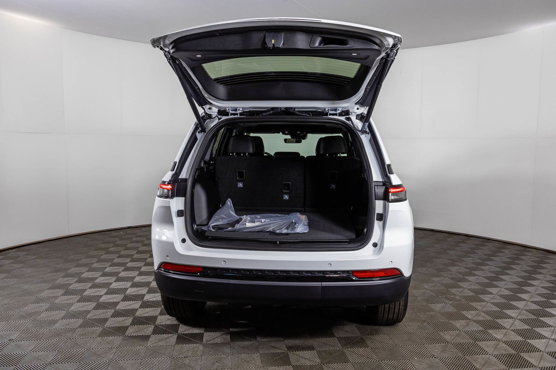 2025 JEEP GRAND CHEROKEE - Image 33