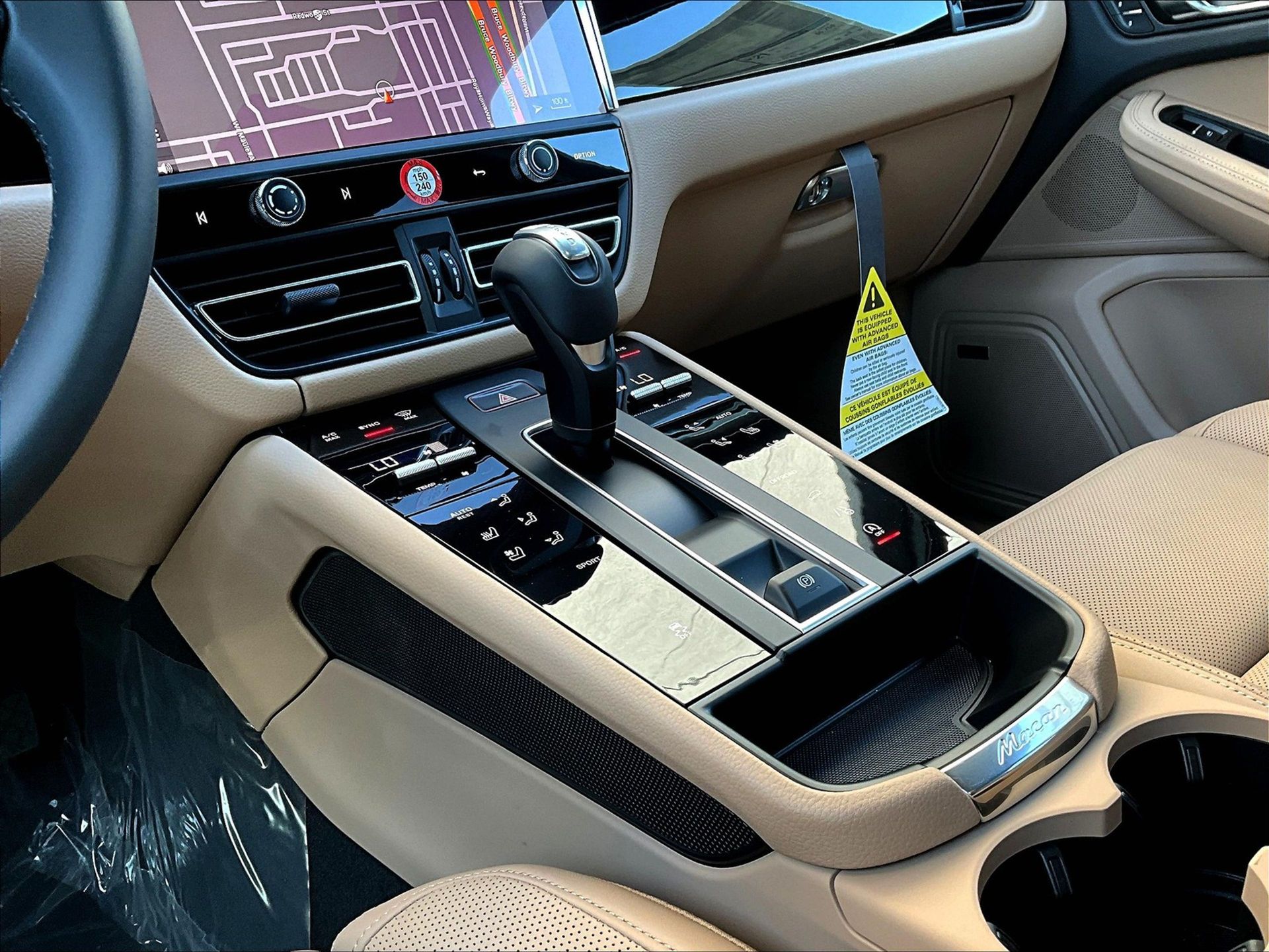 2025 Macan picture #16