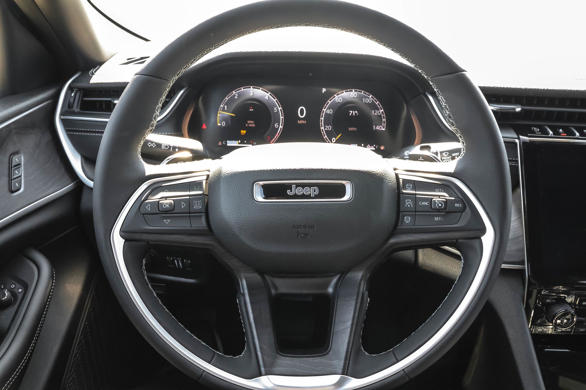 2025 JEEP GRAND CHEROKEE - Image 26